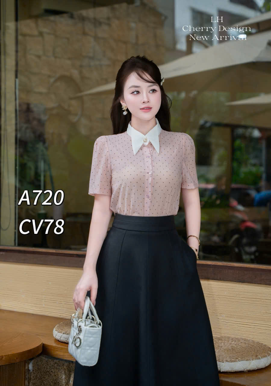 A720 áo chấm bi cổ én