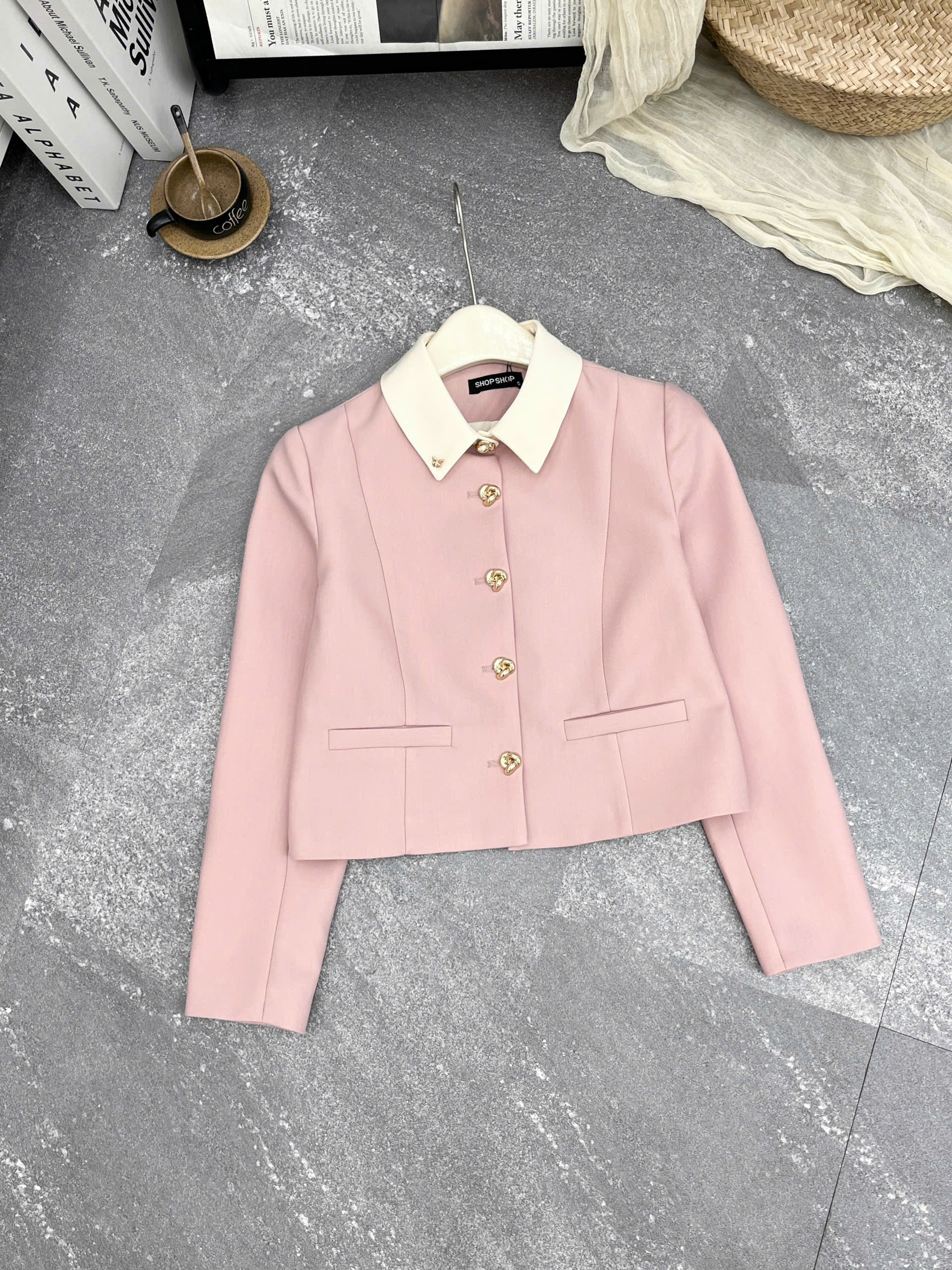AV235 Áo vest nữ cổ đức phối khuy vàng
