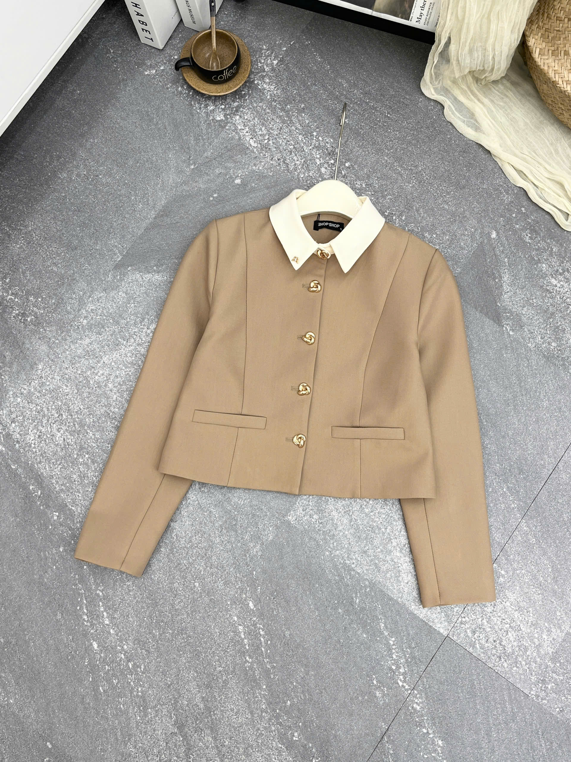 AV235 Áo vest nữ cổ đức phối khuy vàng