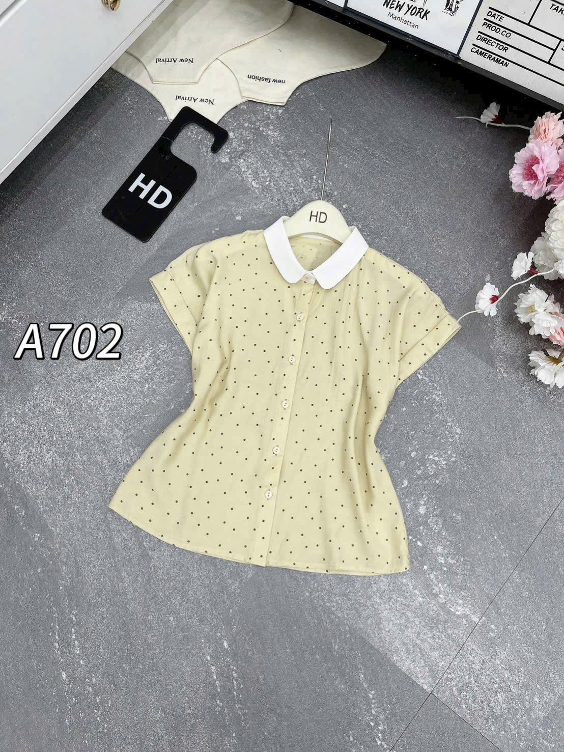 A702 áo chấm bi cổ sen
