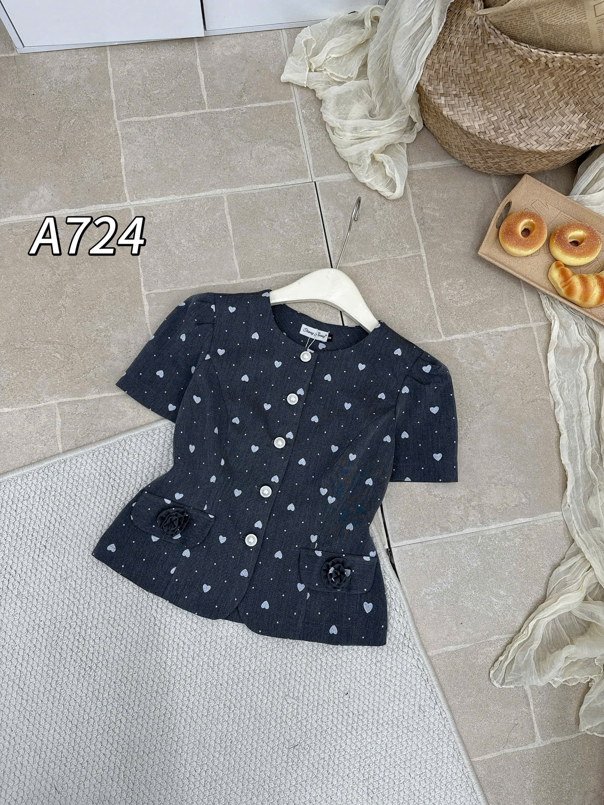 A724 áo kí giả trái tim