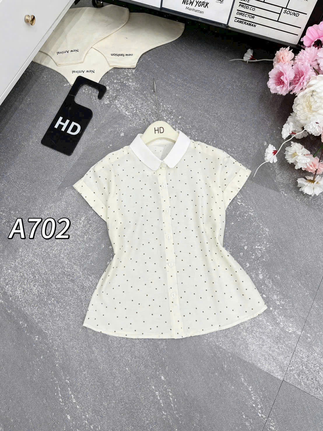 A702 áo chấm bi cổ sen