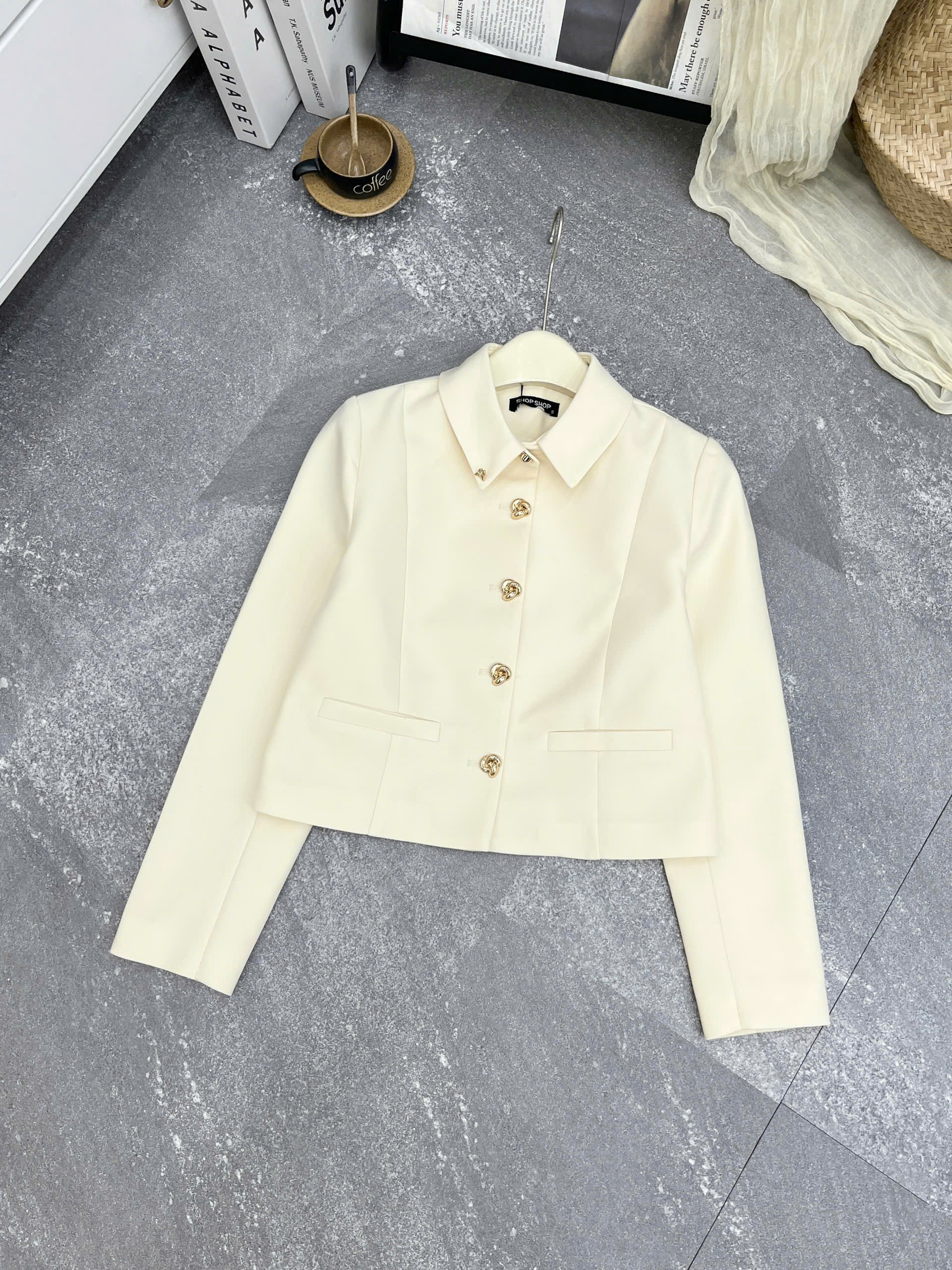 AV235 Áo vest nữ cổ đức phối khuy vàng