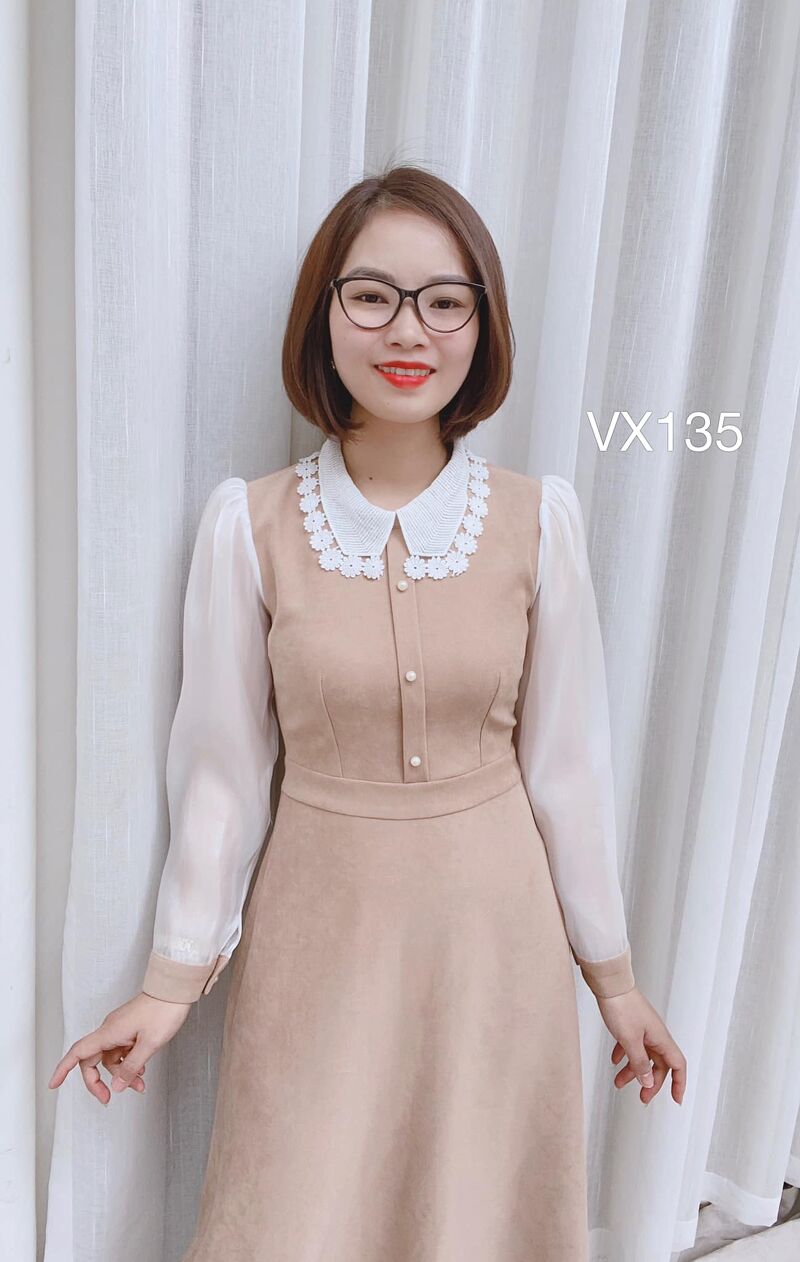 VX135 váy nhung cổ ren hoa