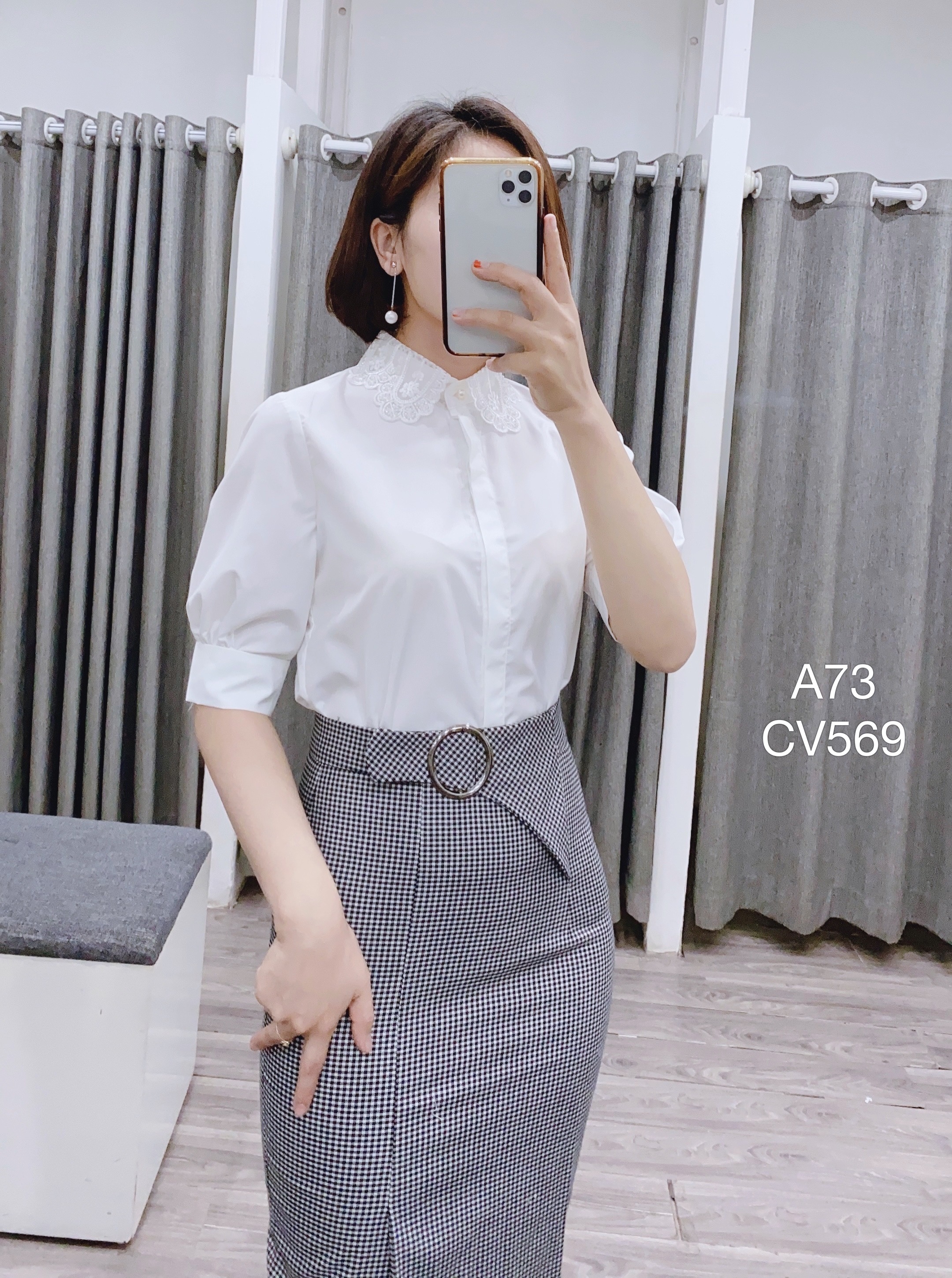 A73 áo trắng cổ ren hoa