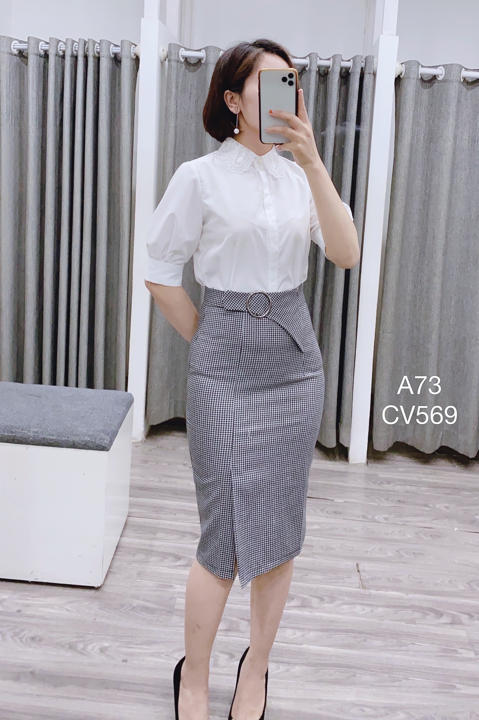 A73 áo trắng cổ ren hoa