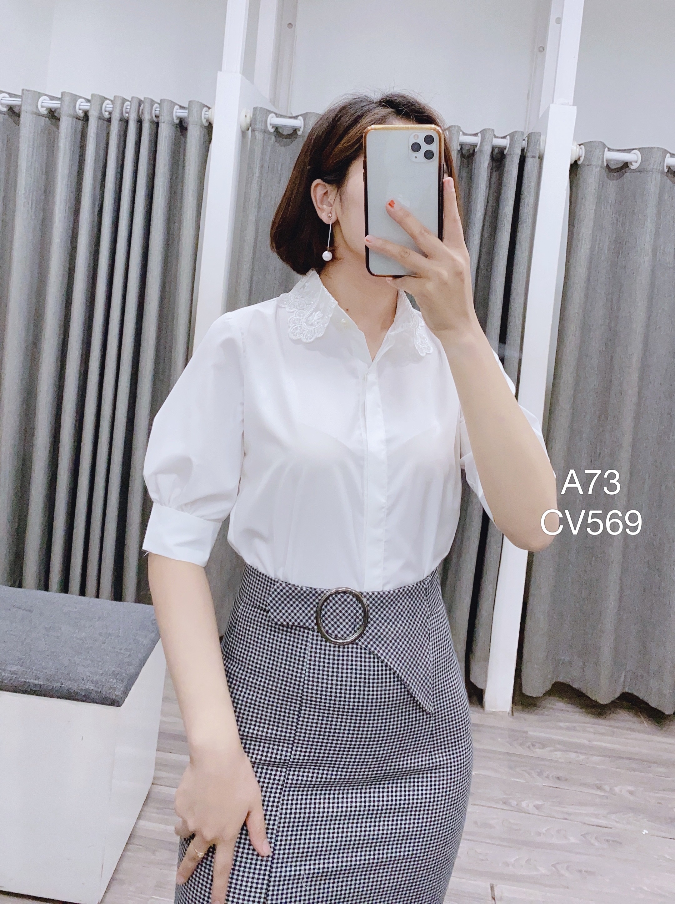 A73 áo trắng cổ ren hoa