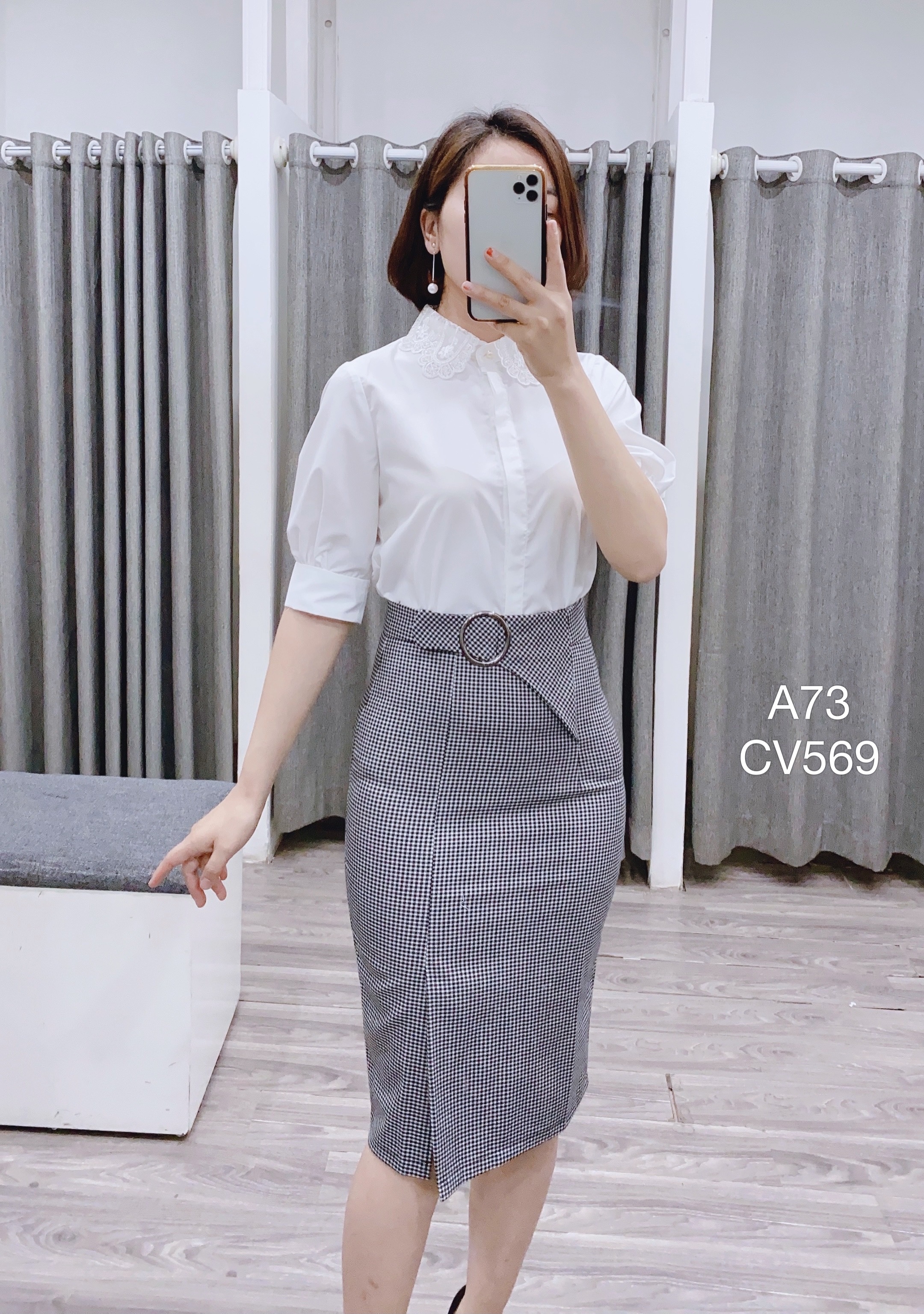 A73 áo trắng cổ ren hoa