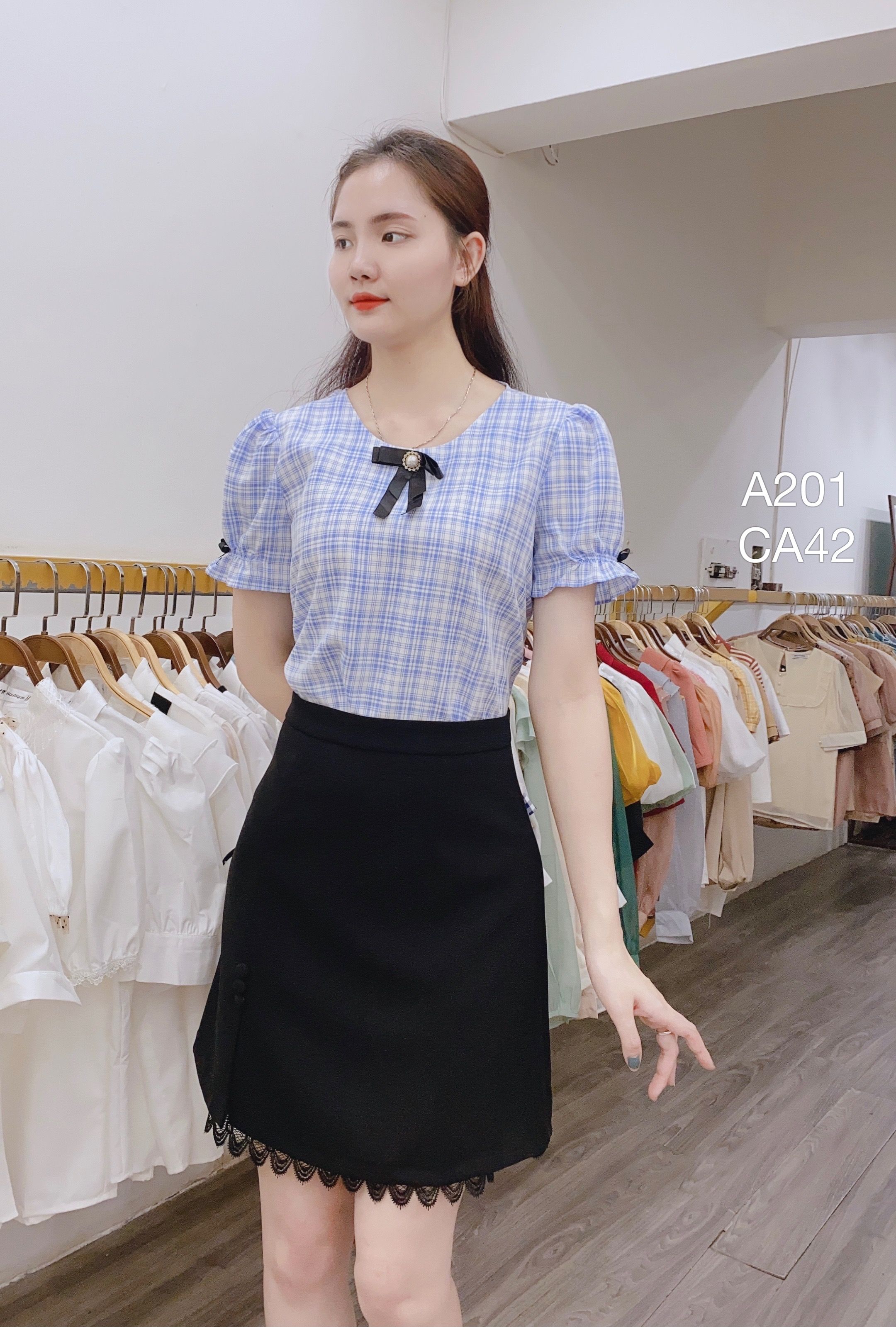 A201 áo sơ mi kẻ nơ cài đen
