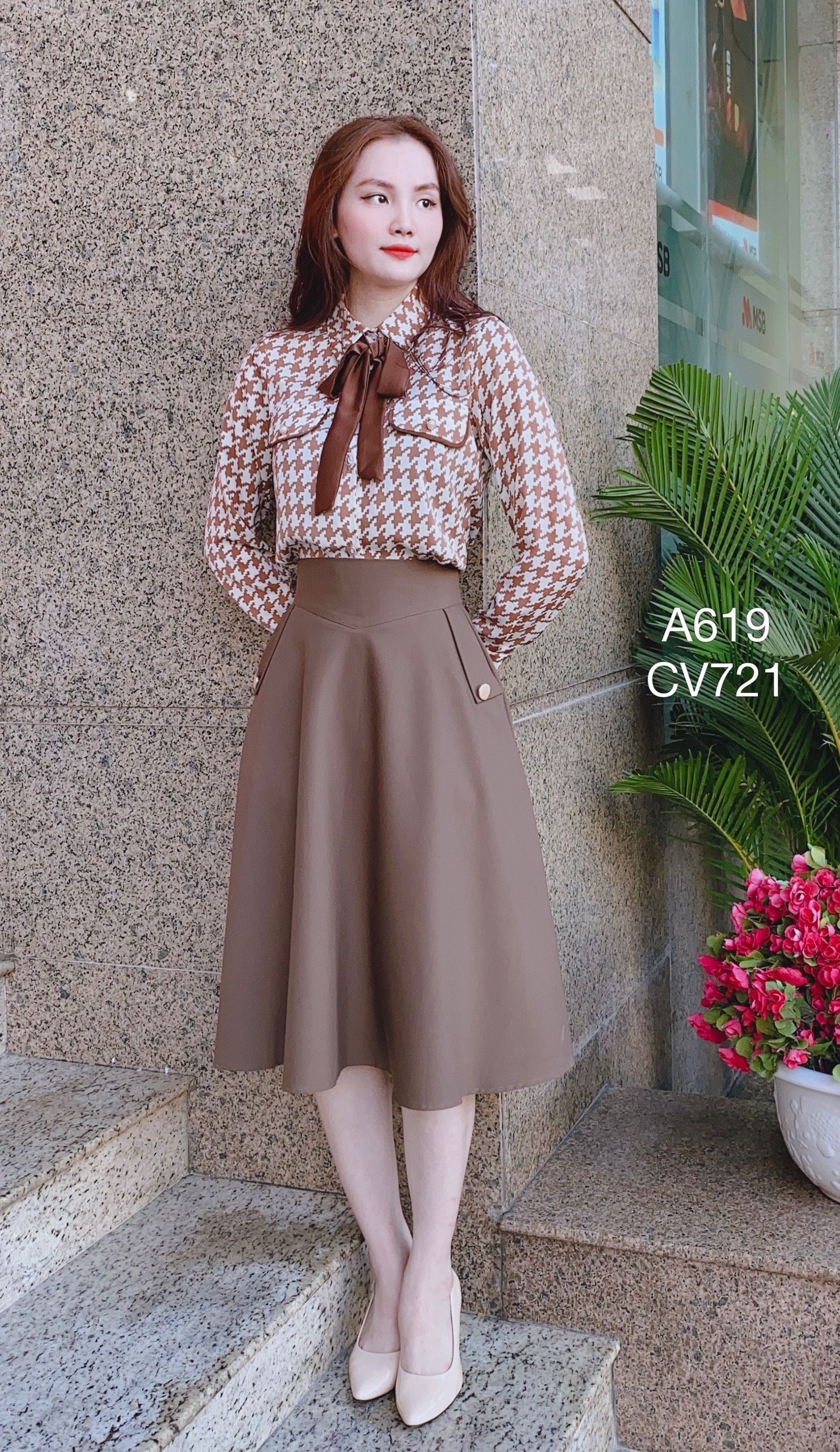 CV721 cv xòe 2 cúc vàng