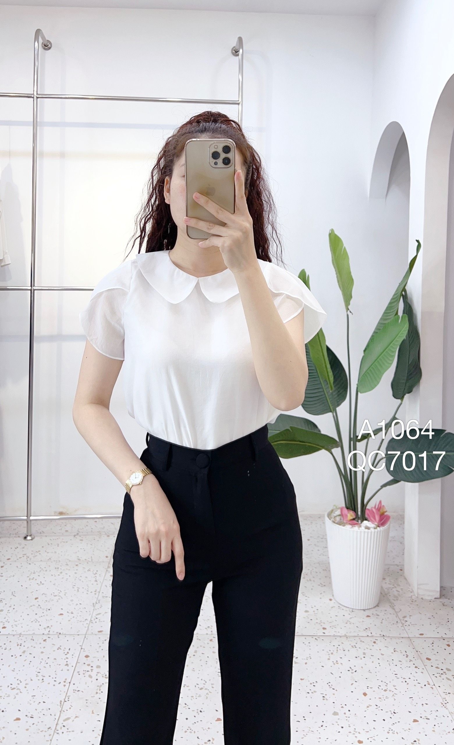 A1064  áo cổ nhọn tay xẻ
