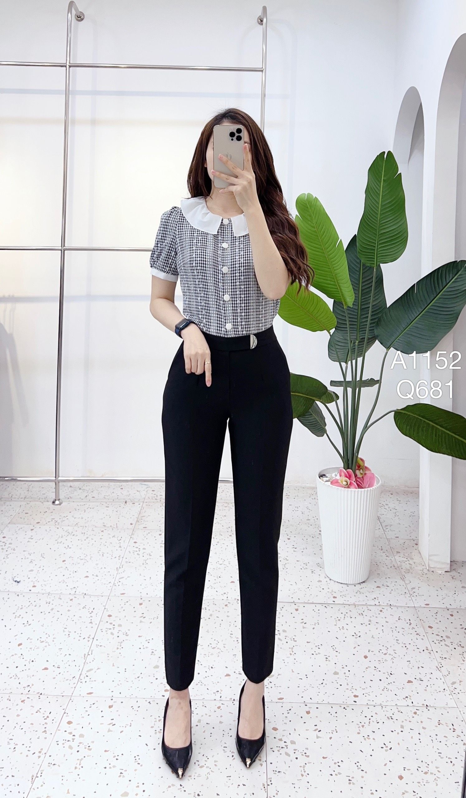 A1152 áo kẻ thêu cổ trắng