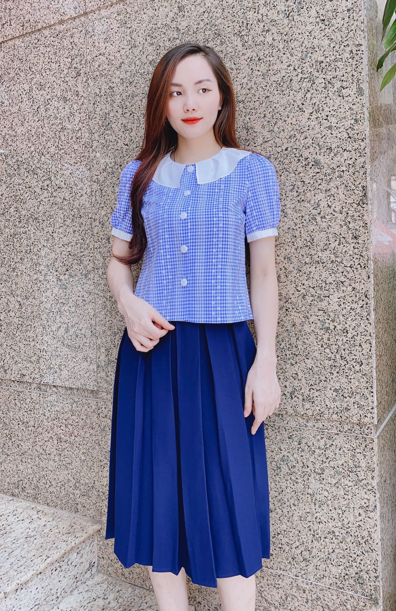 A1152 áo kẻ thêu cổ trắng