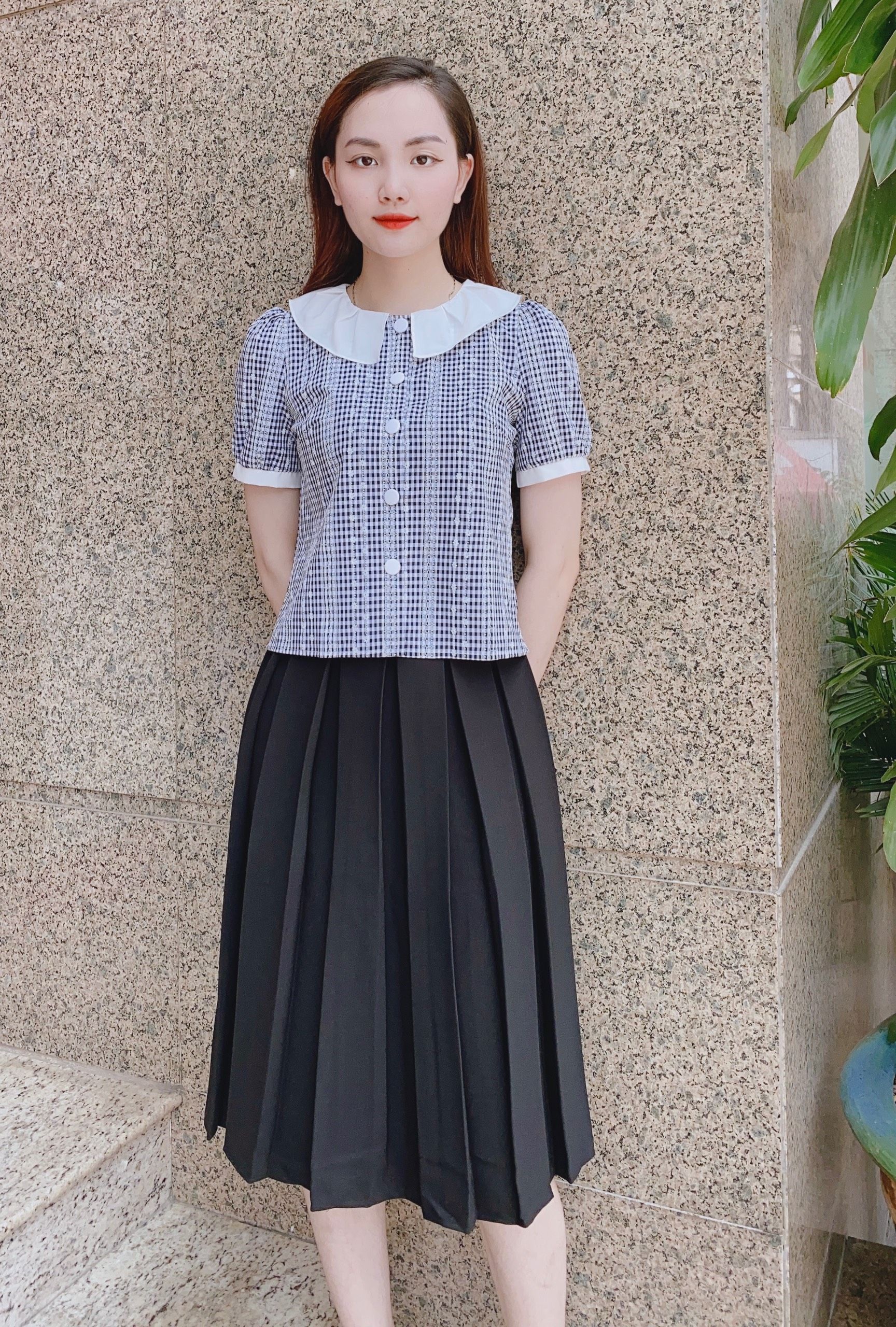 A1152 áo kẻ thêu cổ trắng