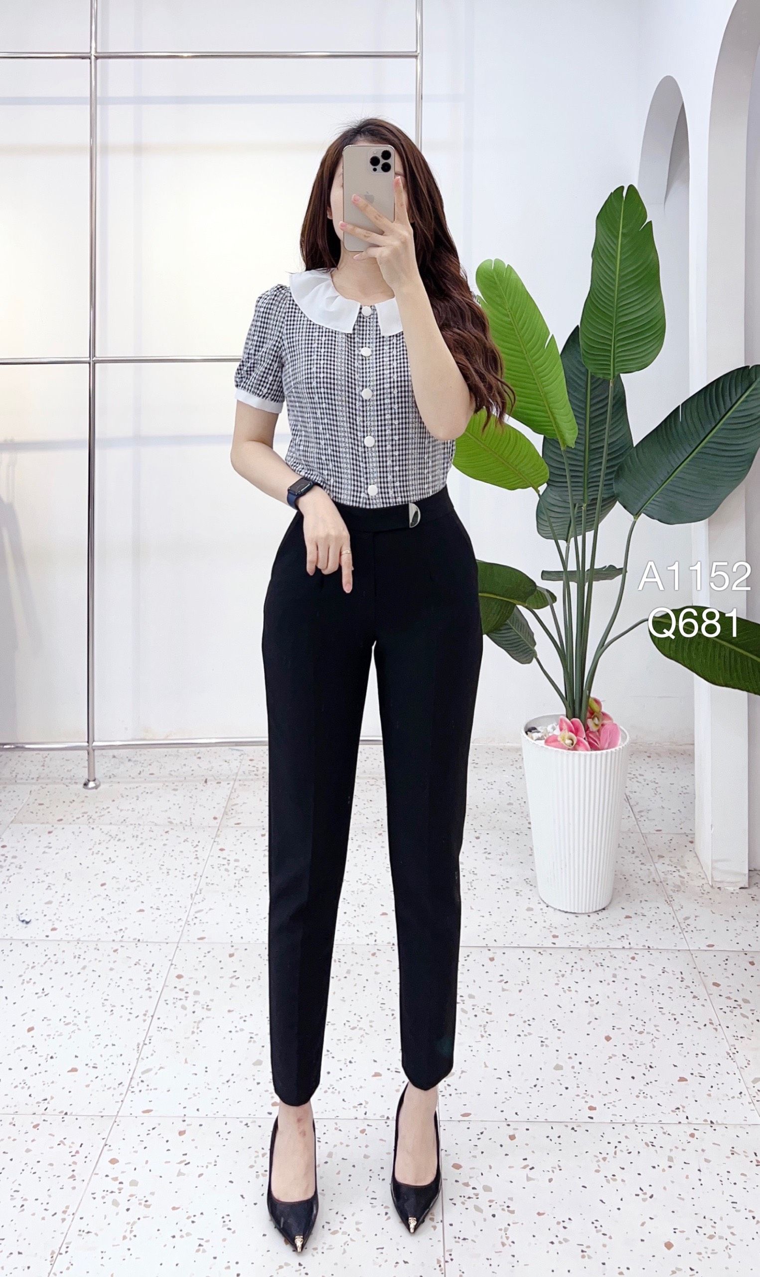 A1152 áo kẻ thêu cổ trắng