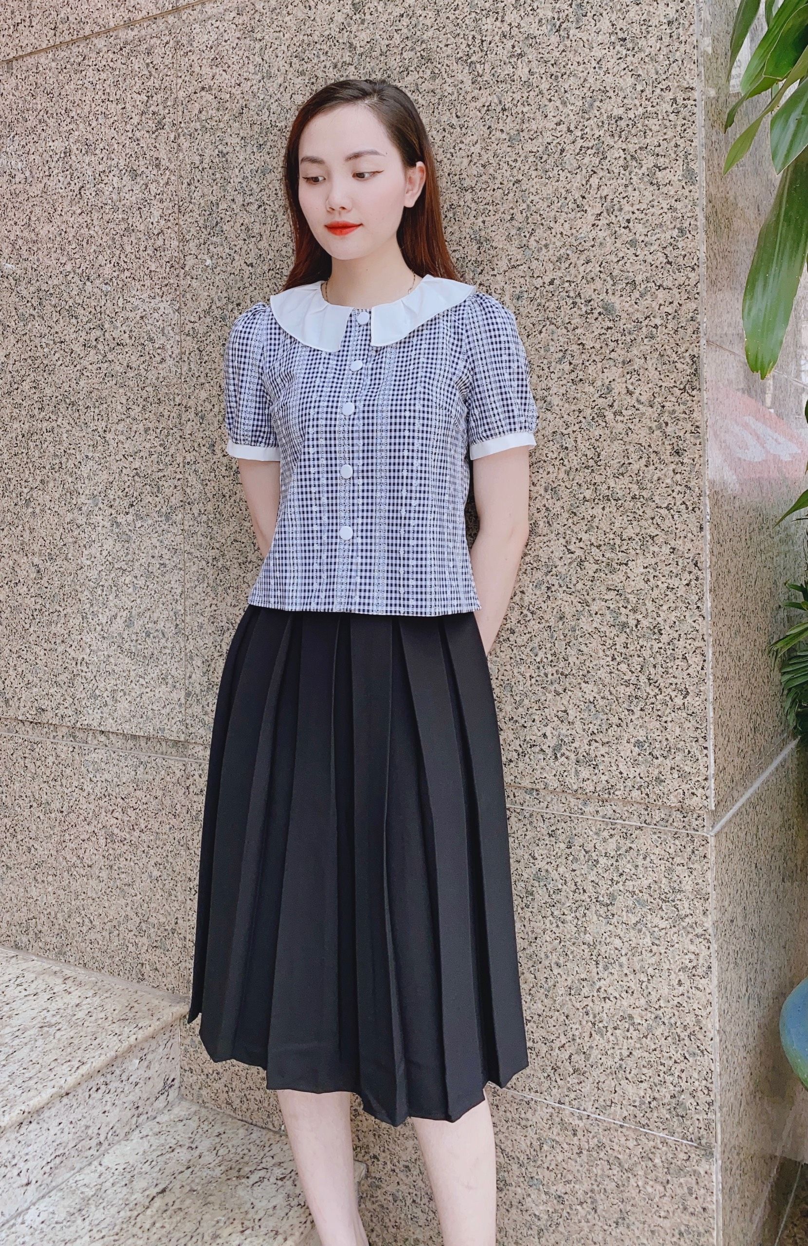 A1152 áo kẻ thêu cổ trắng