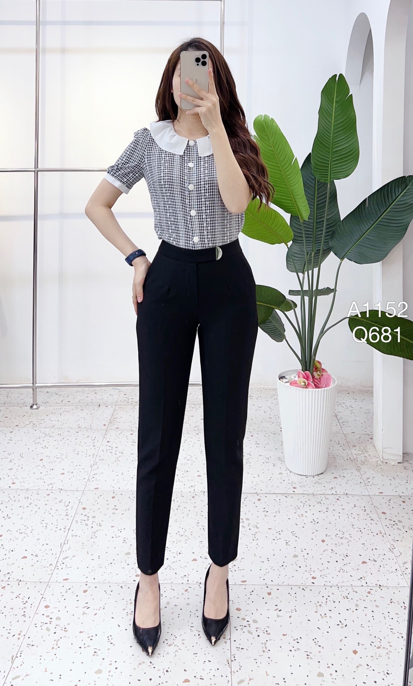 A1152 áo kẻ thêu cổ trắng