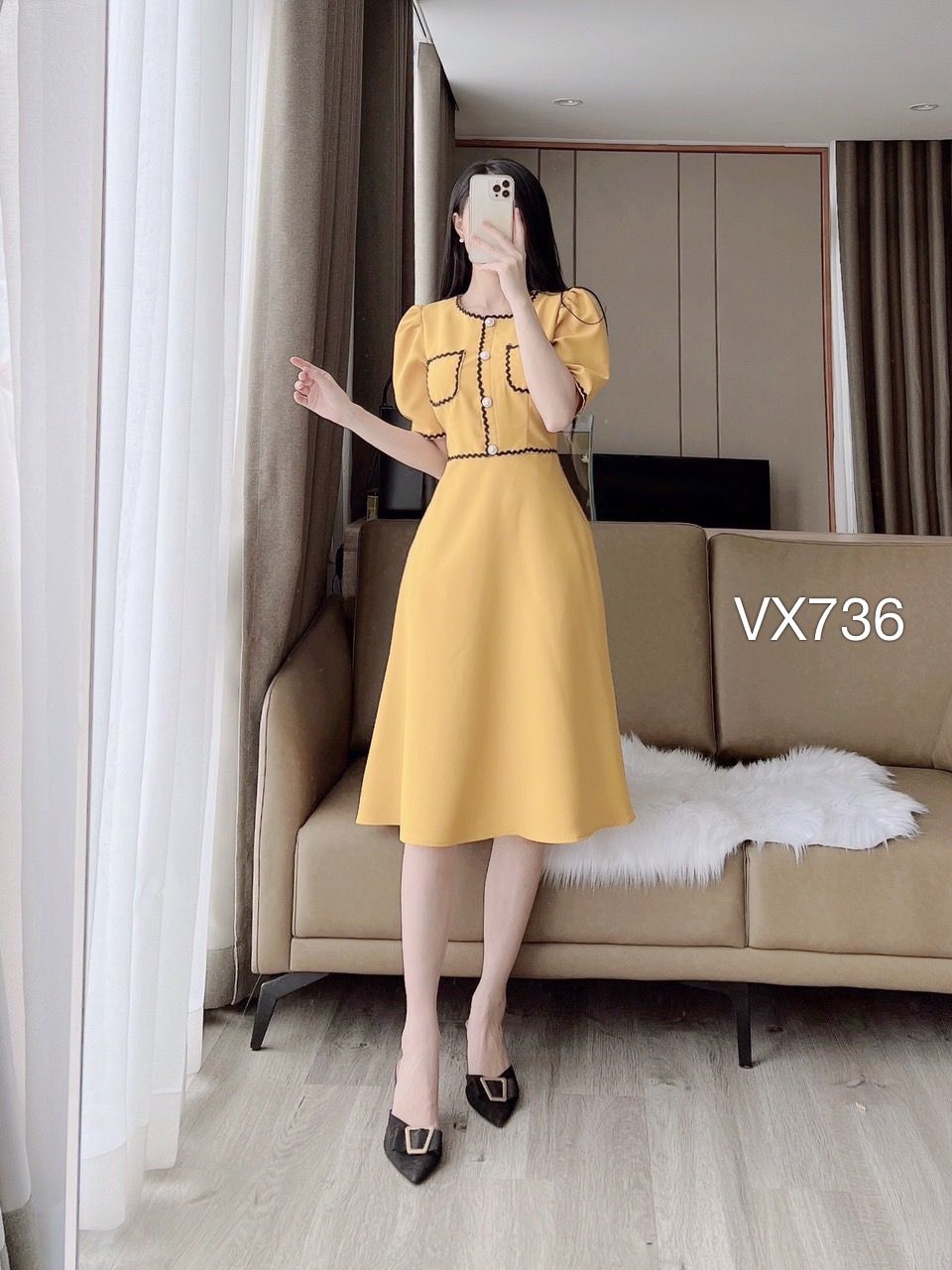 VX736 Váy viện đen cúc ngọc