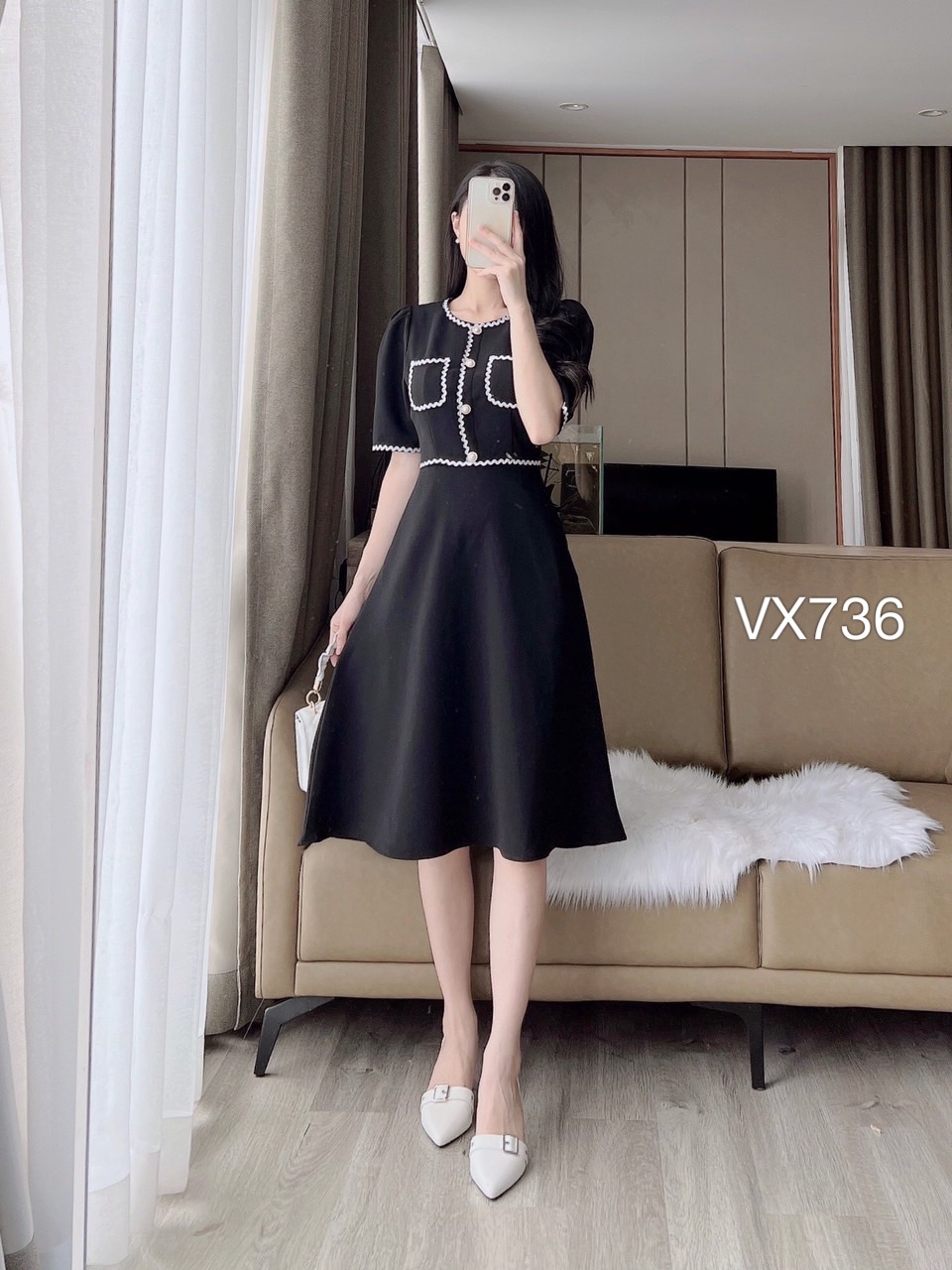 VX736 Váy viện đen cúc ngọc