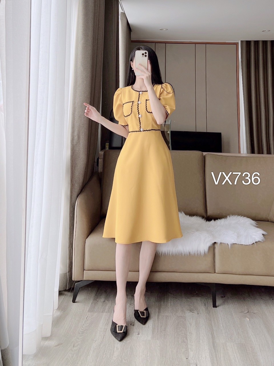 VX736 Váy viện đen cúc ngọc