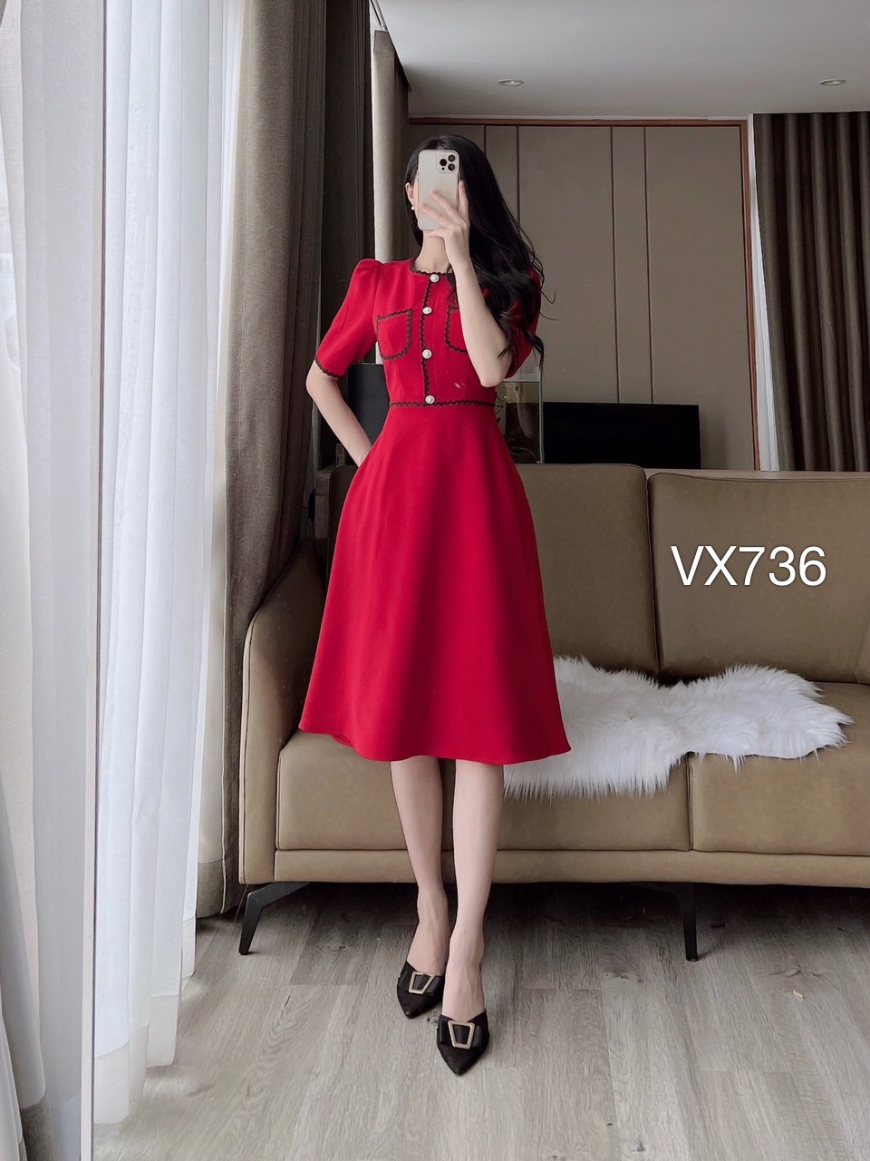 VX736 Váy viện đen cúc ngọc