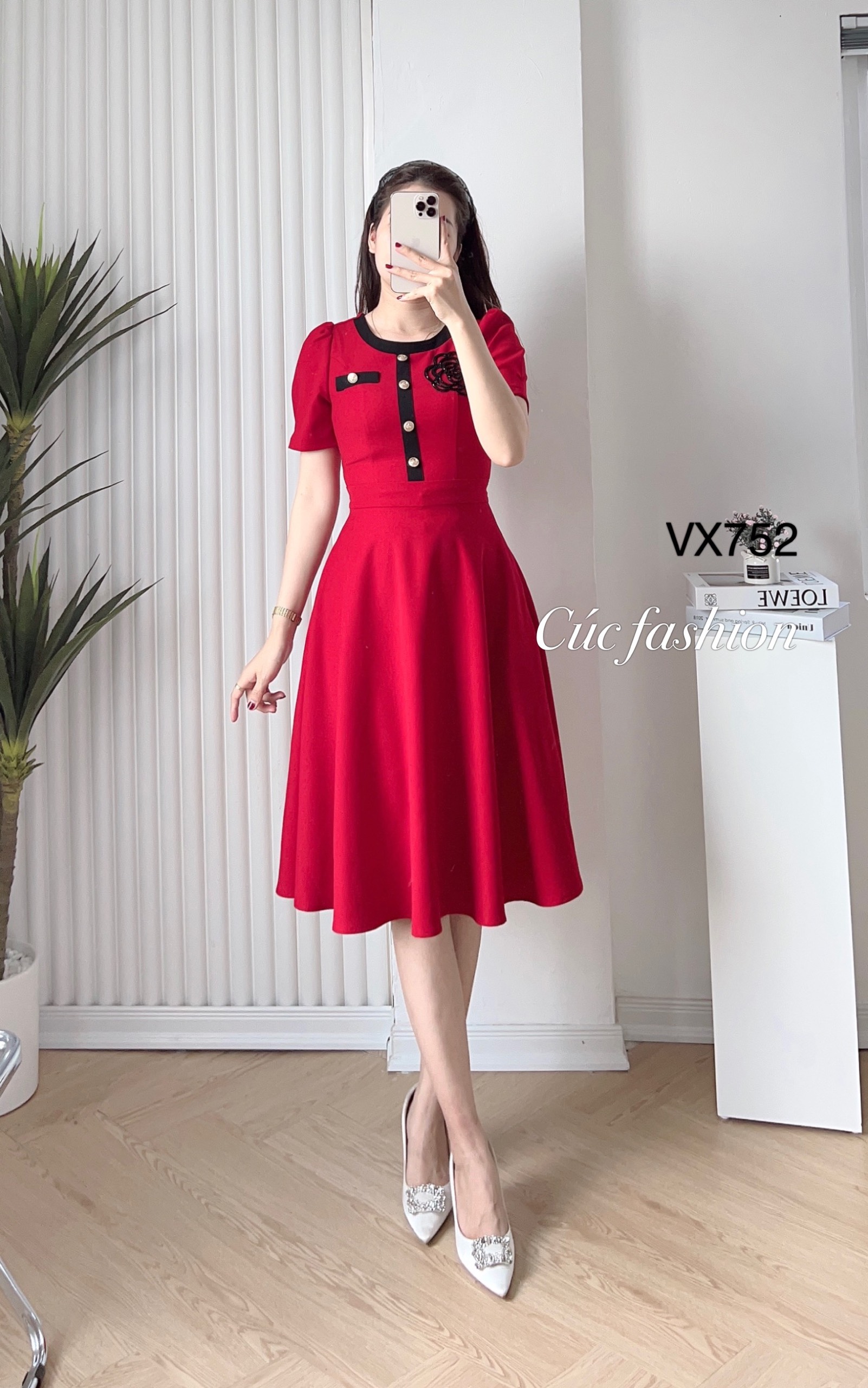 VX752 váy hoa cườm cổ tròn