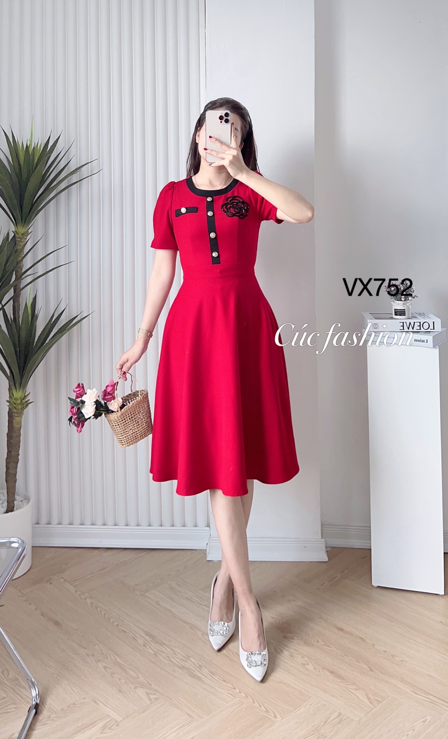 VX752 váy hoa cườm cổ tròn