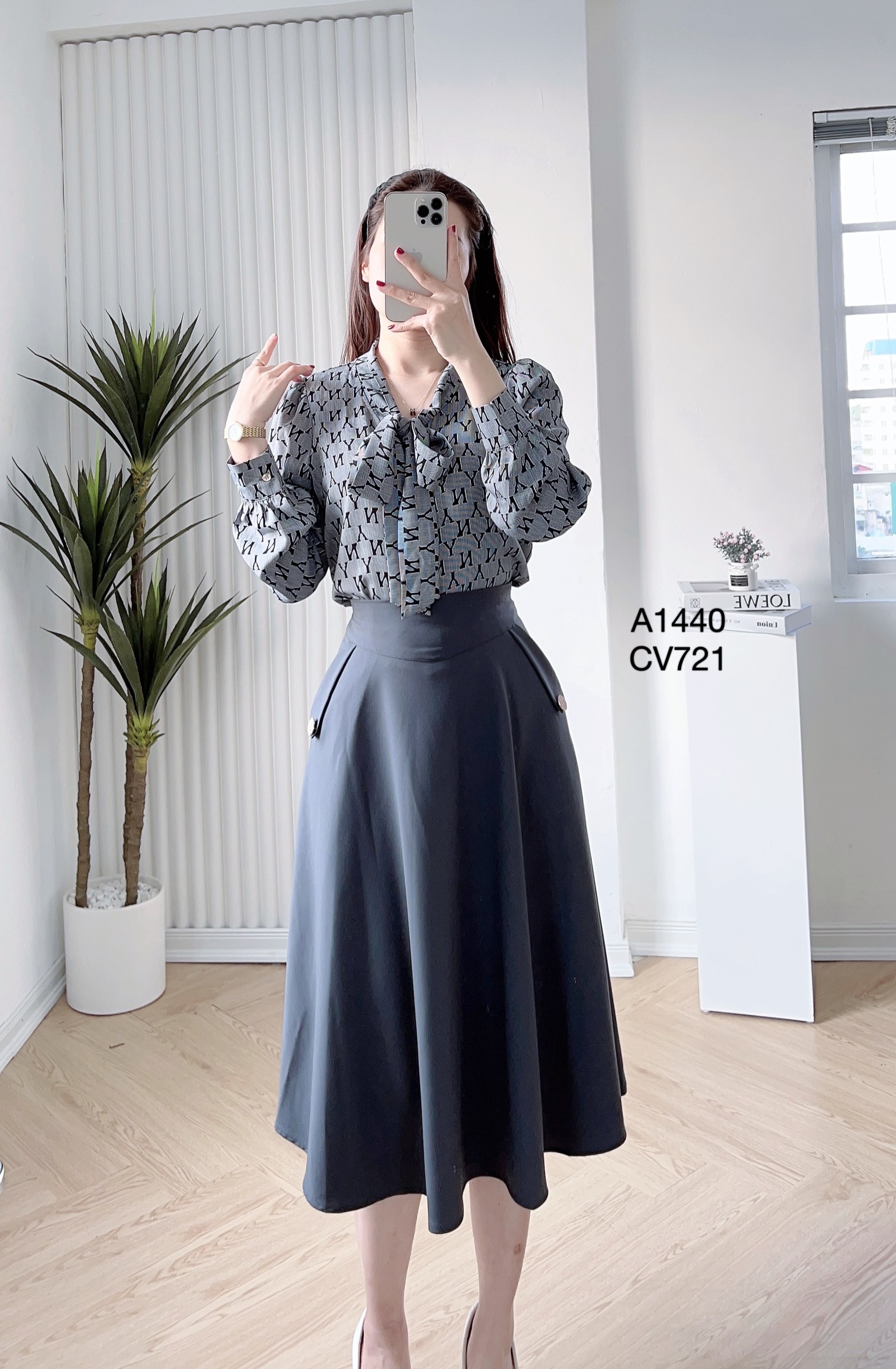 CV721 cv xòe 2 cúc vàng
