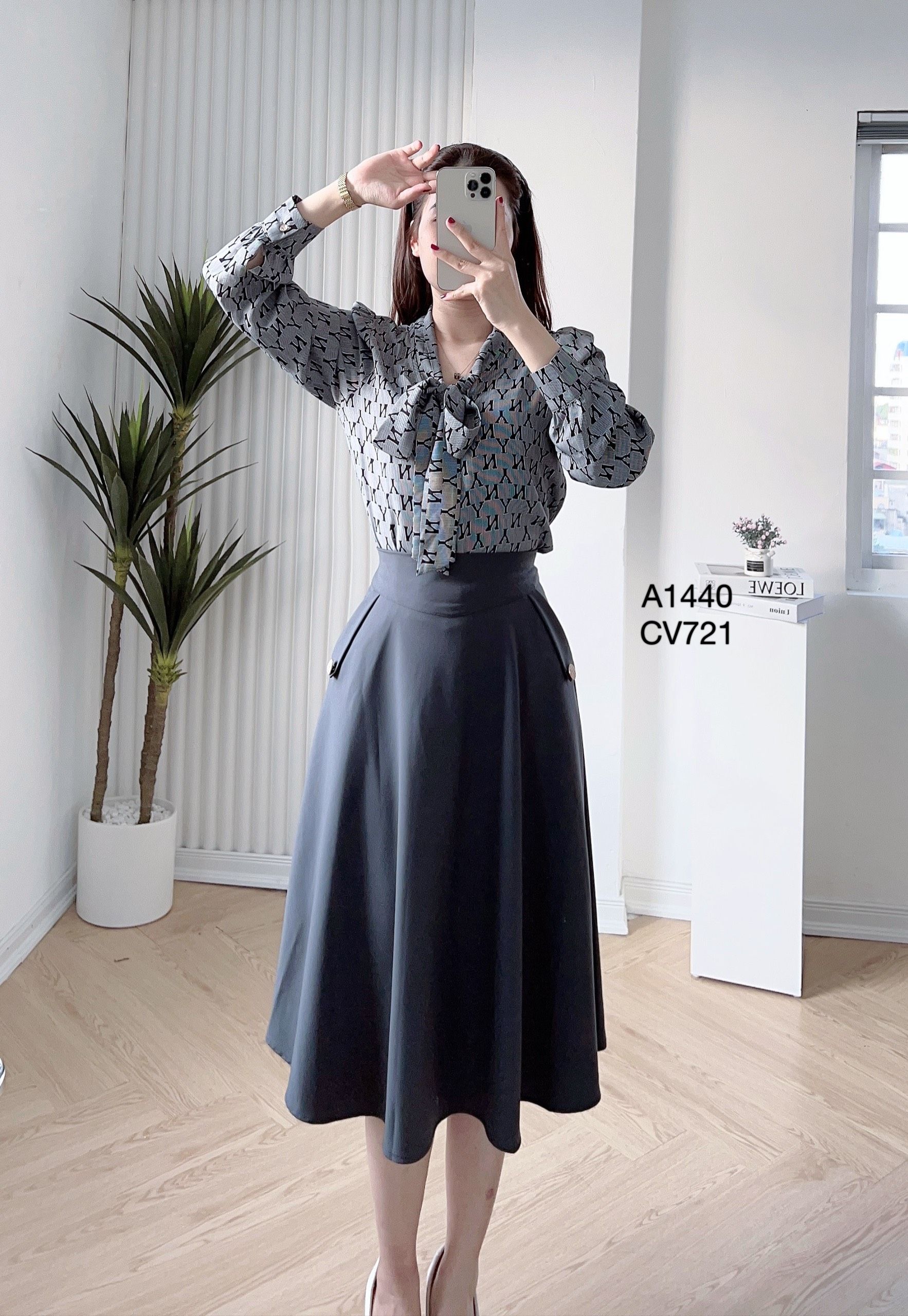 CV721 cv xòe 2 cúc vàng
