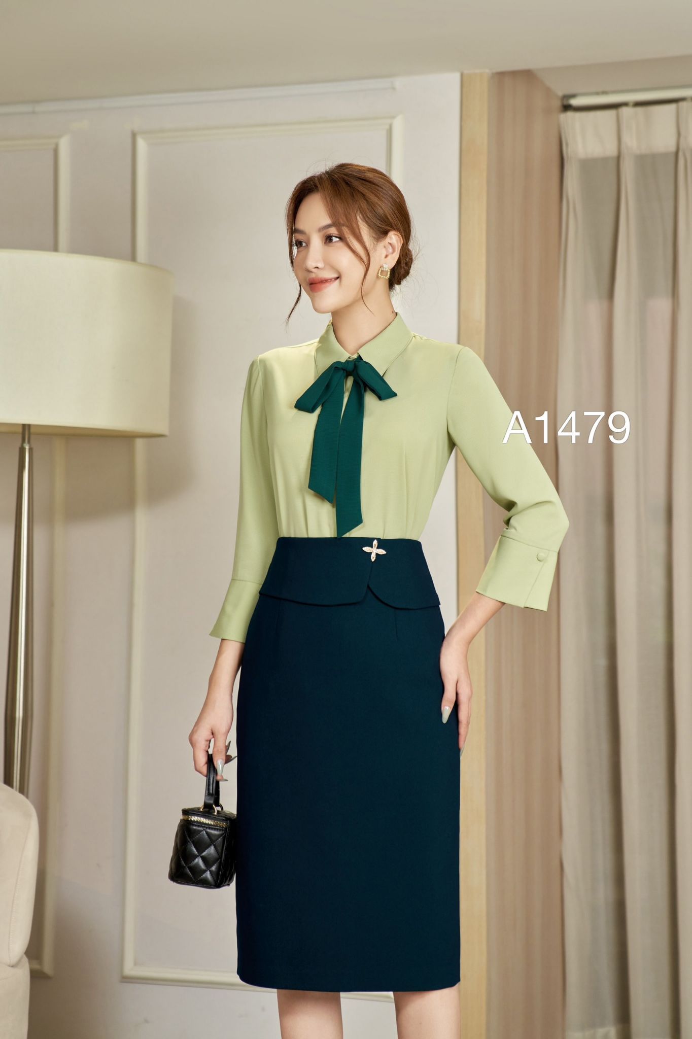 A1479 Áo nơ đồng màu