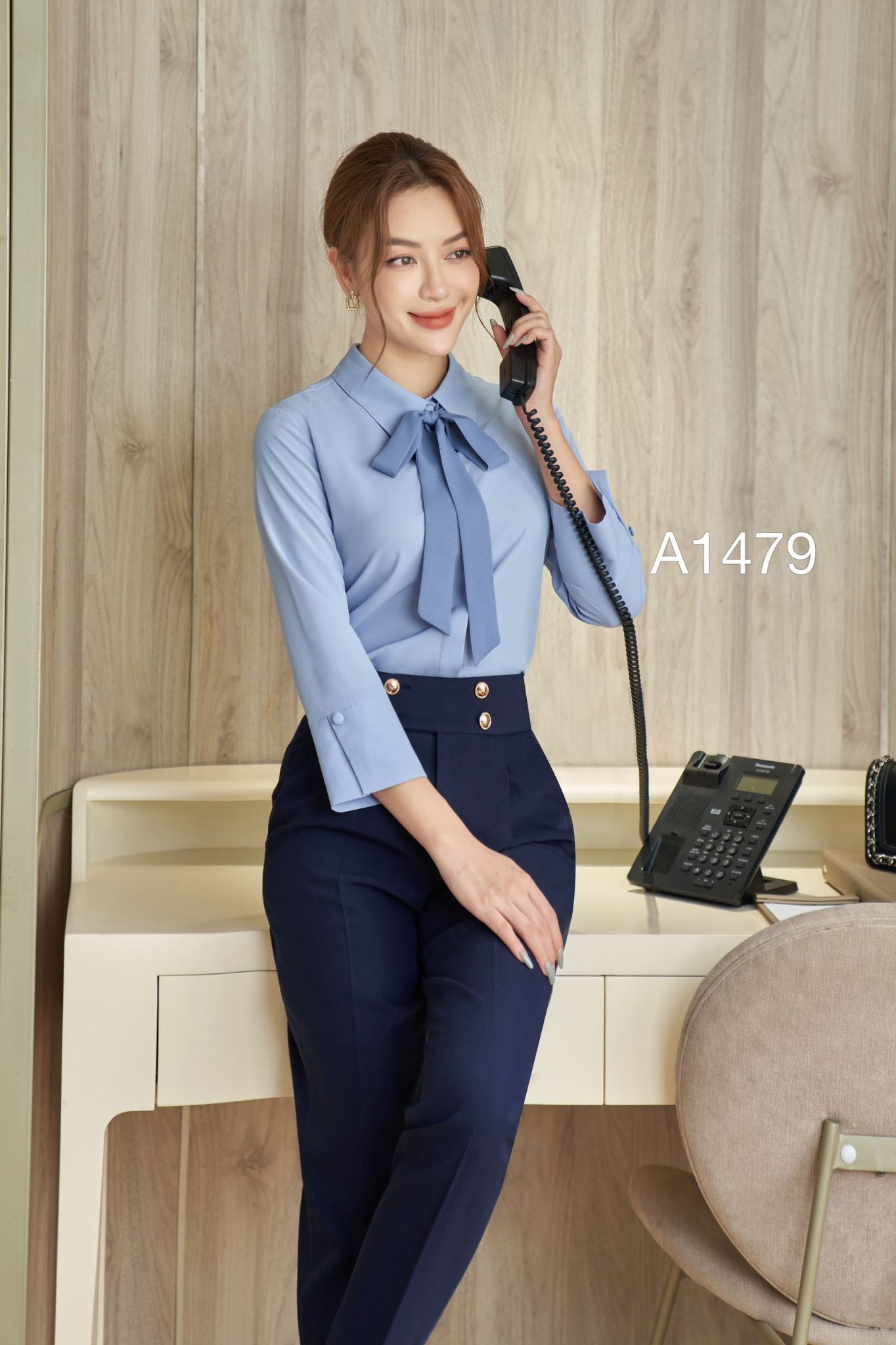 A1479 Áo nơ đồng màu
