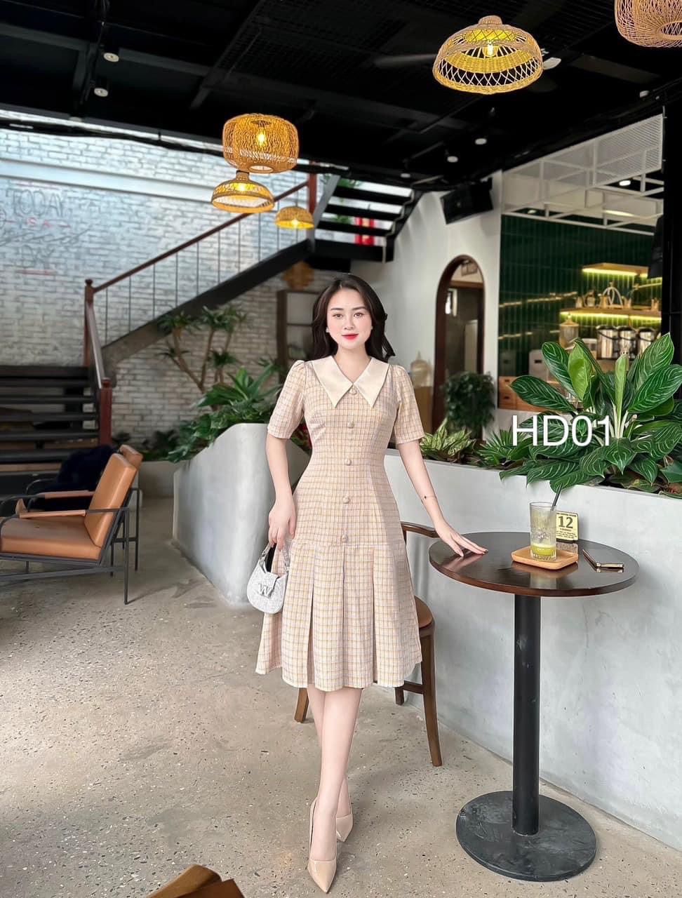 HD01 Váy kẻ cổ be