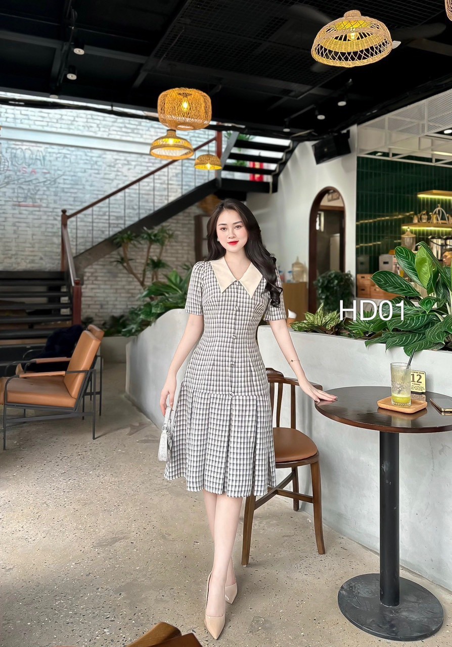 HD01 Váy kẻ cổ be