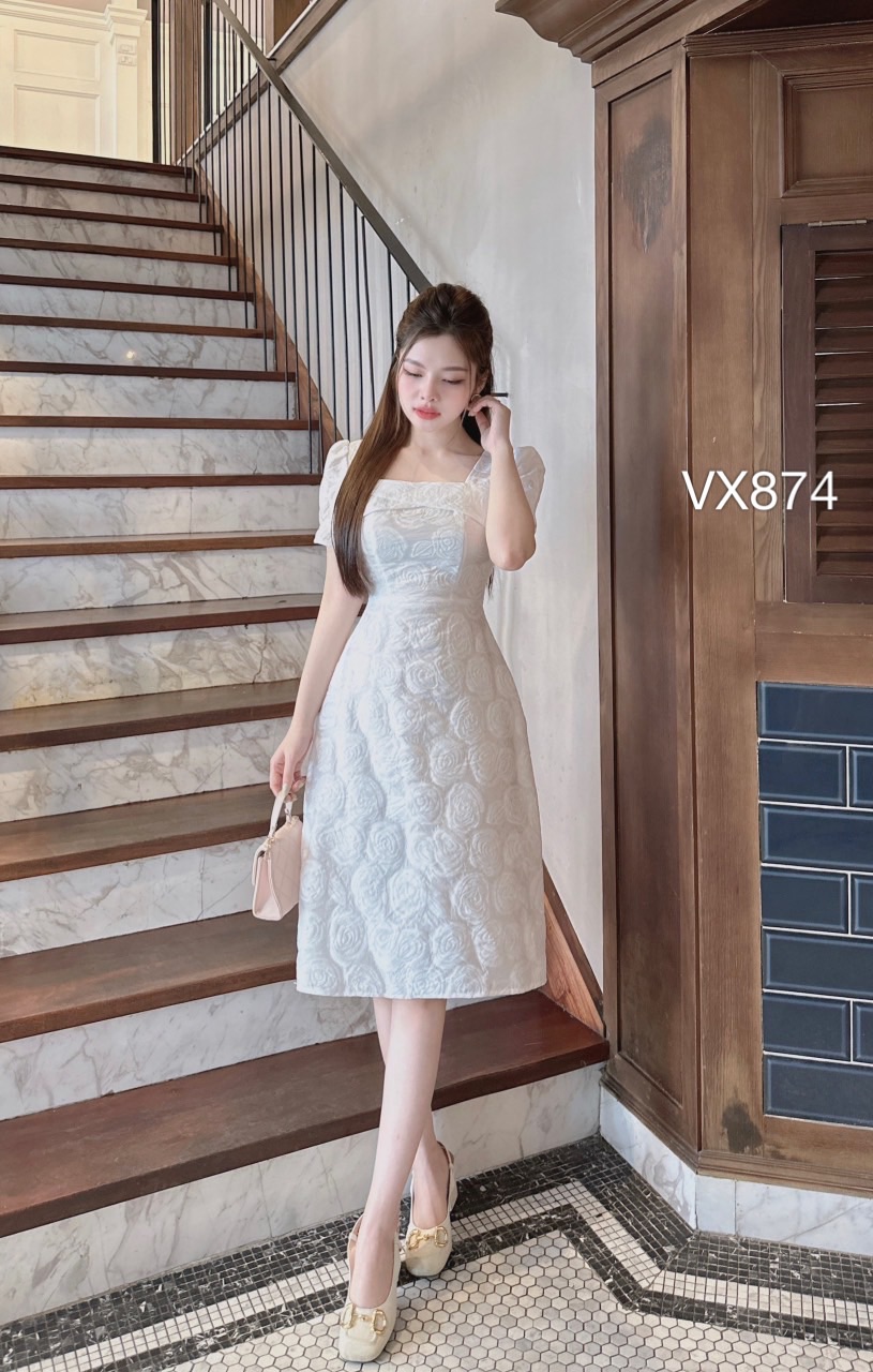 VX874 váy cổ vuông hoa nổi