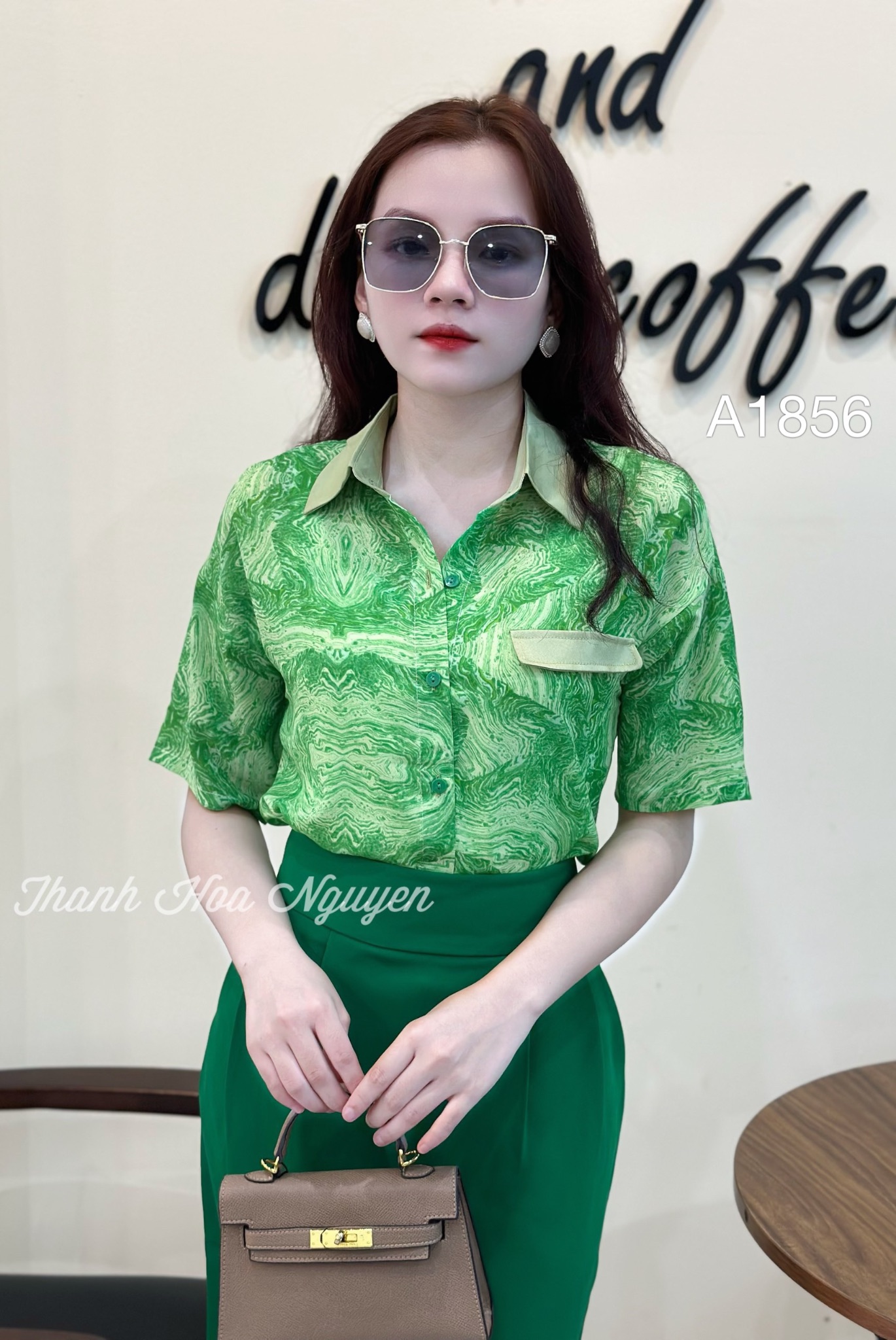 A1856 áo cổ bướm tay lửng