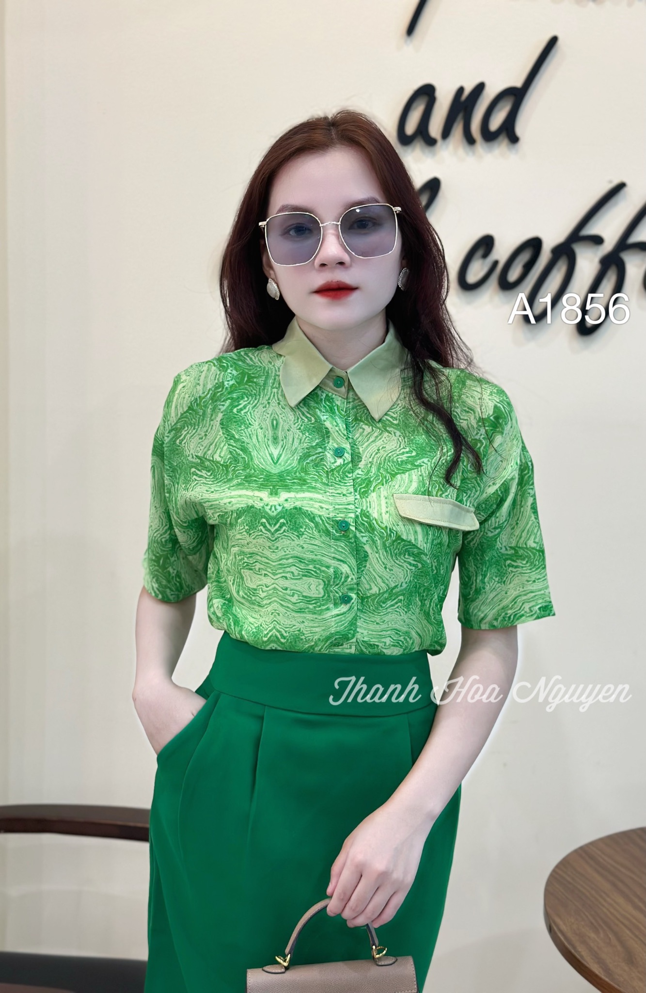A1856 áo cổ bướm tay lửng