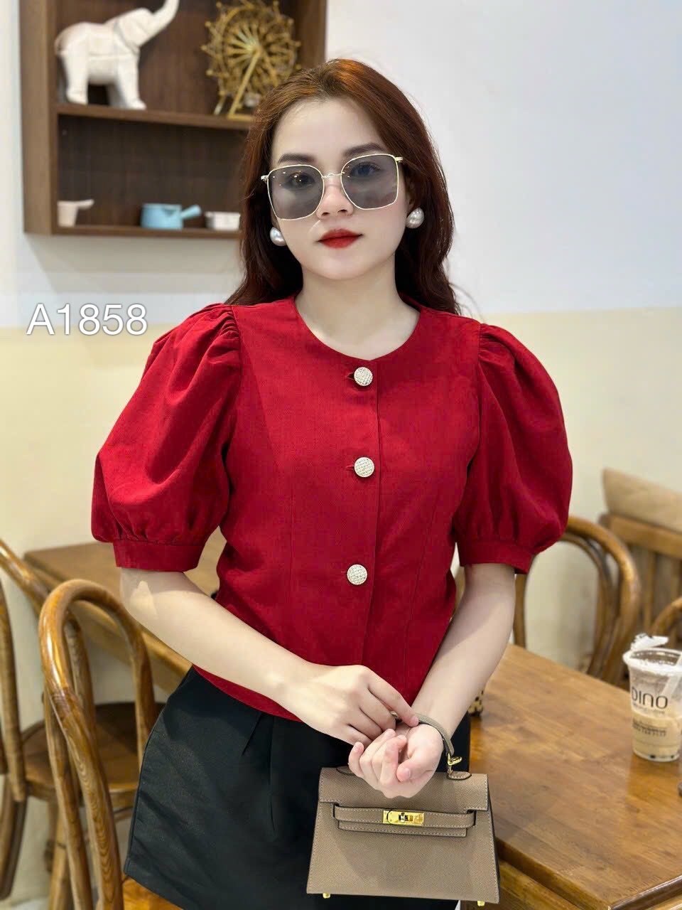 A1858 áo tay bồng cúc vàng