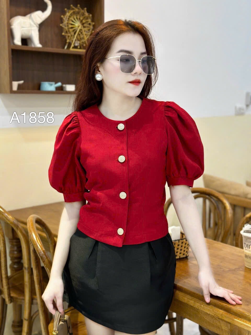 A1858 áo tay bồng cúc vàng