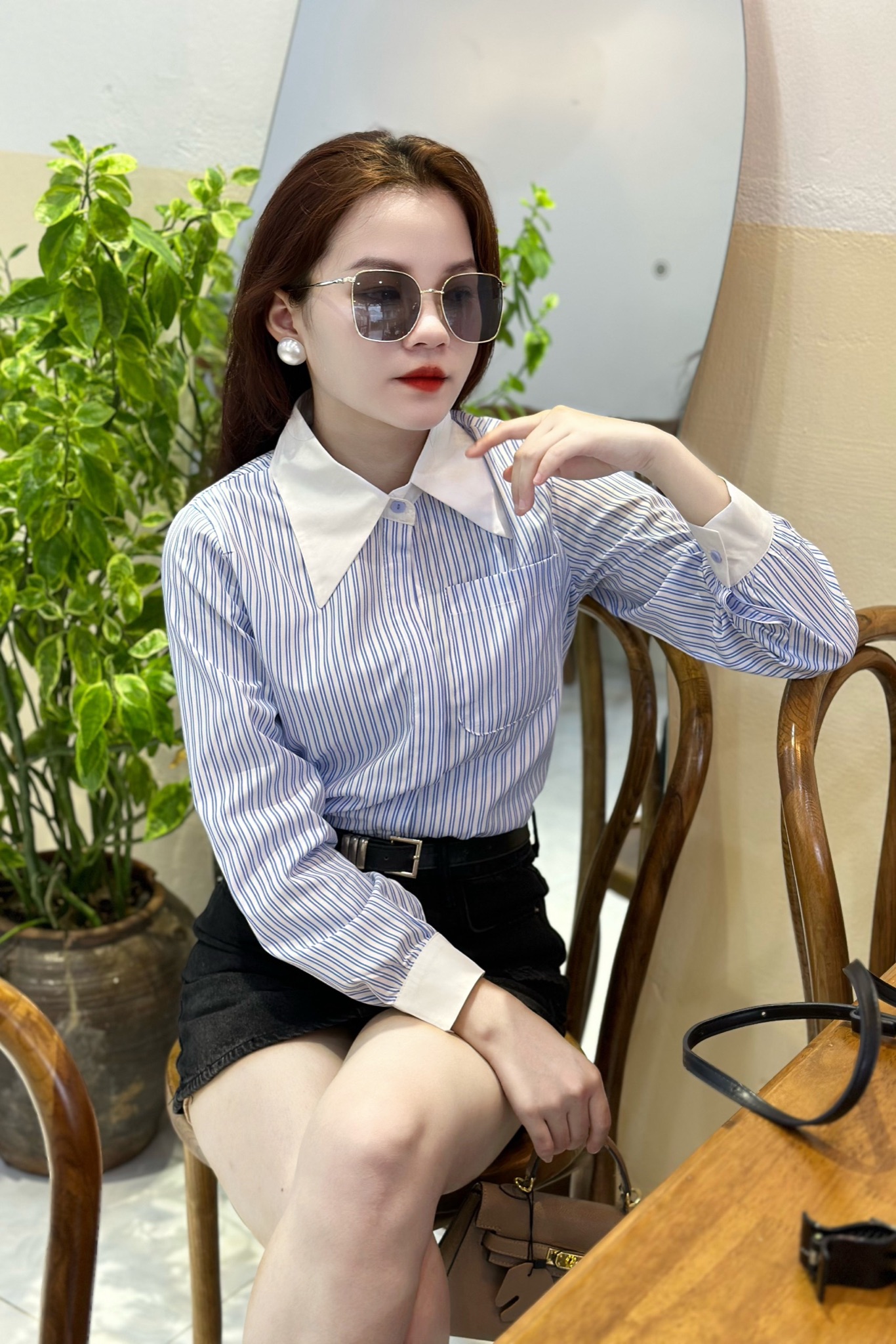 A1864 áo kẻ cổ trắng dài tay