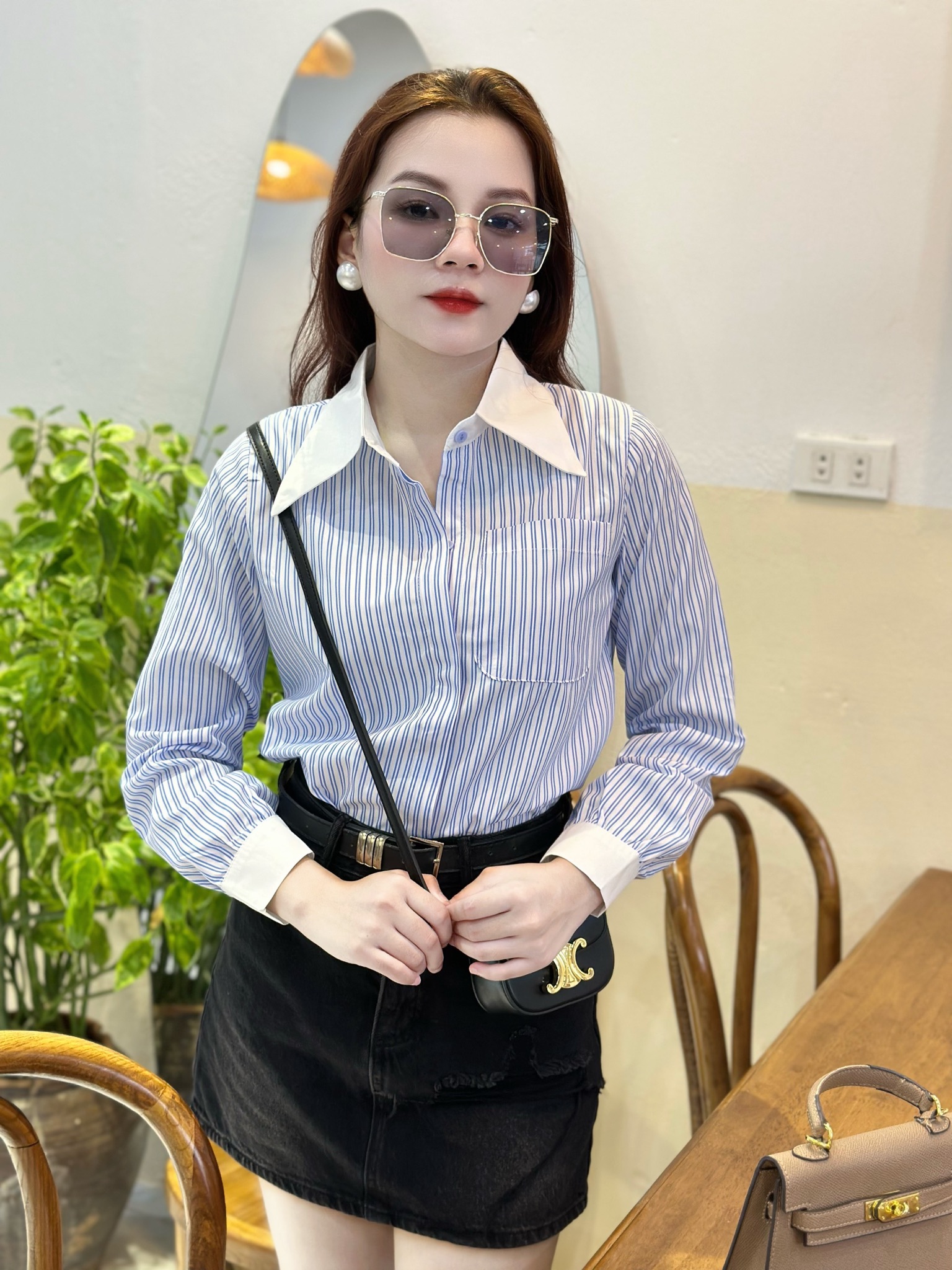 A1864 áo kẻ cổ trắng dài tay