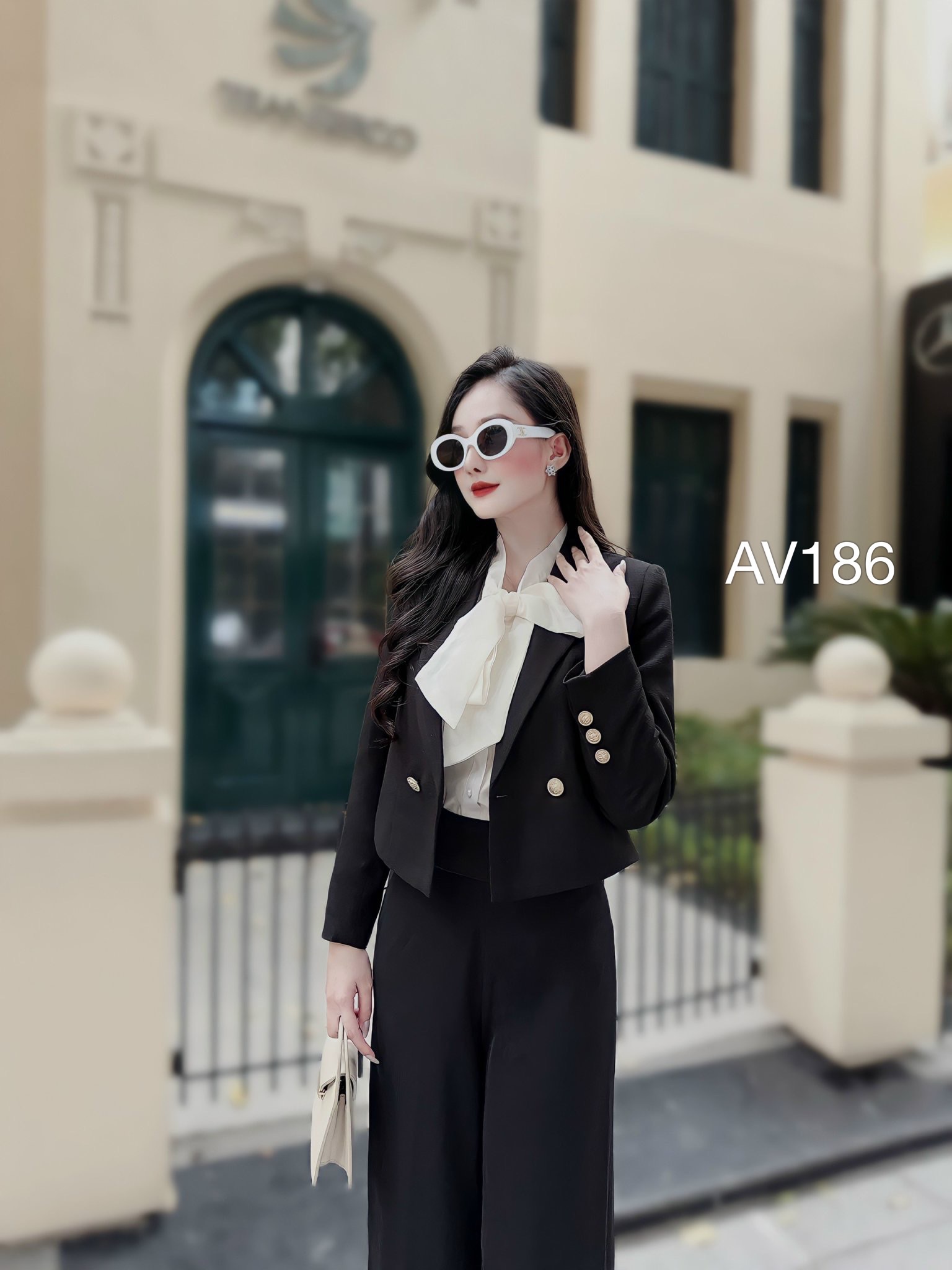 AV186 áo vest 2 cúc vàng