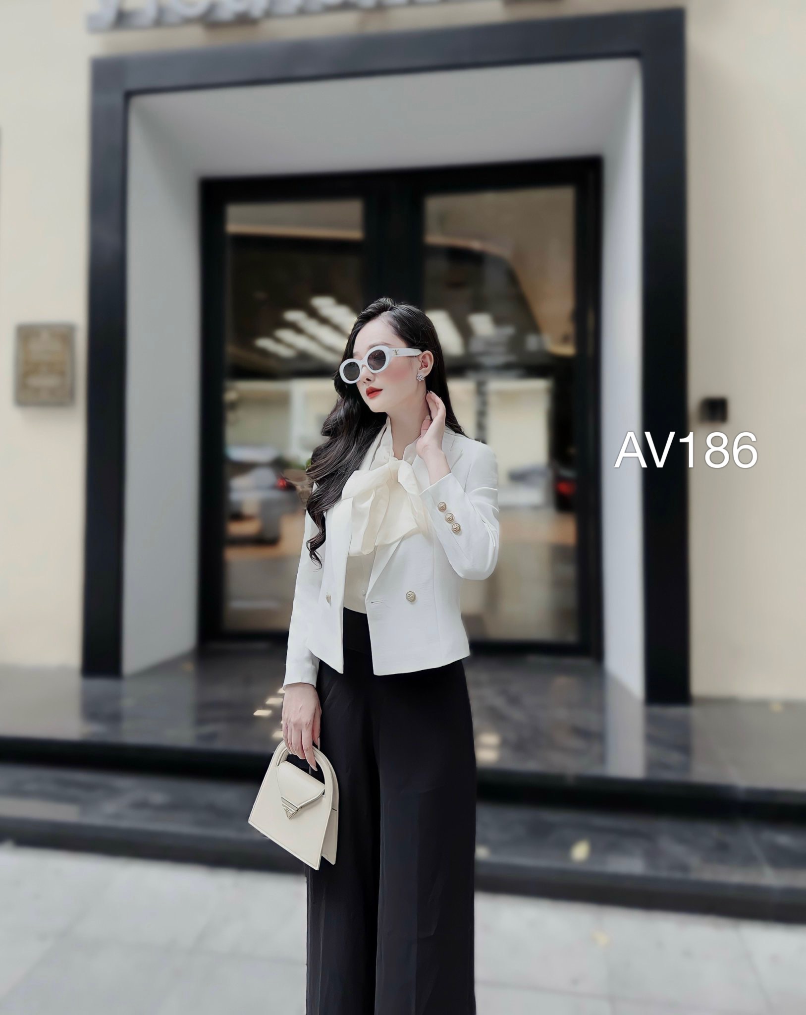AV186 áo vest 2 cúc vàng