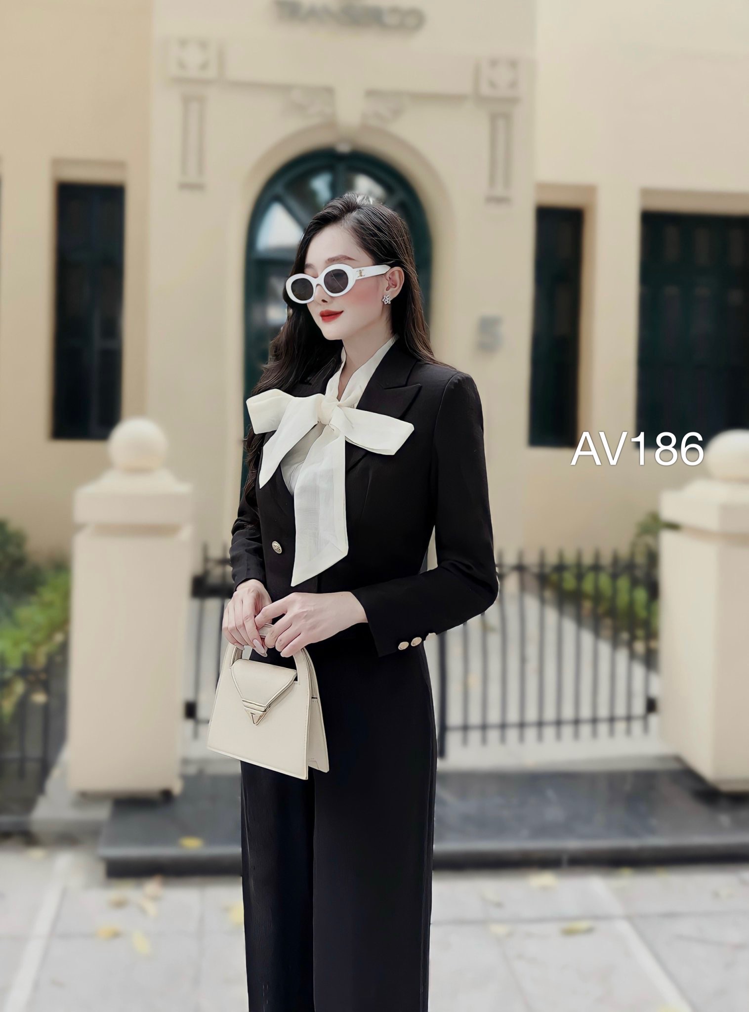 AV186 áo vest 2 cúc vàng