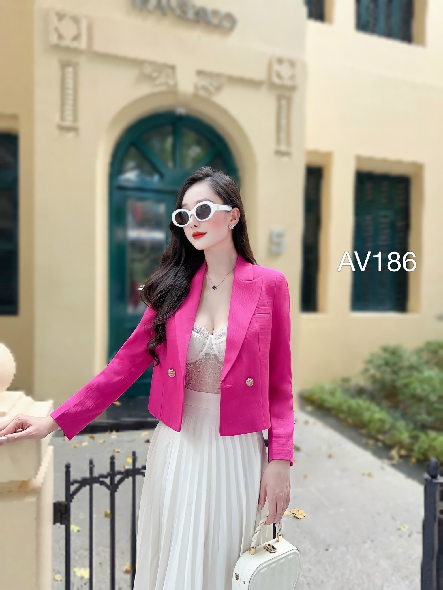 AV186 áo vest 2 cúc vàng
