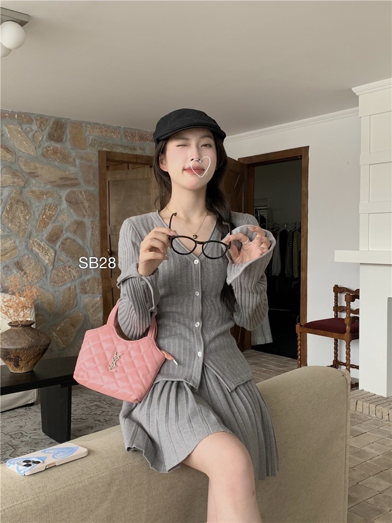 SB28 set len cổ V cv xòe