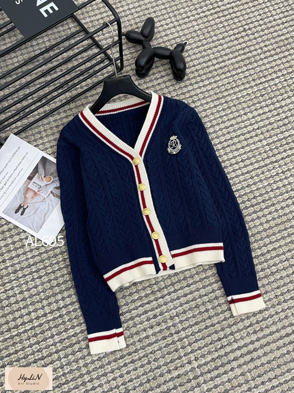 AL695 cardigan huy hiệu