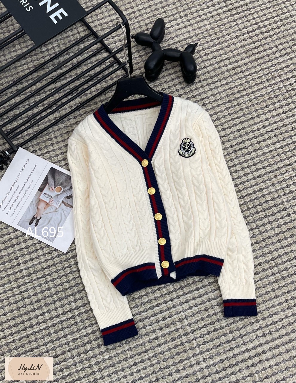 AL695 cardigan huy hiệu