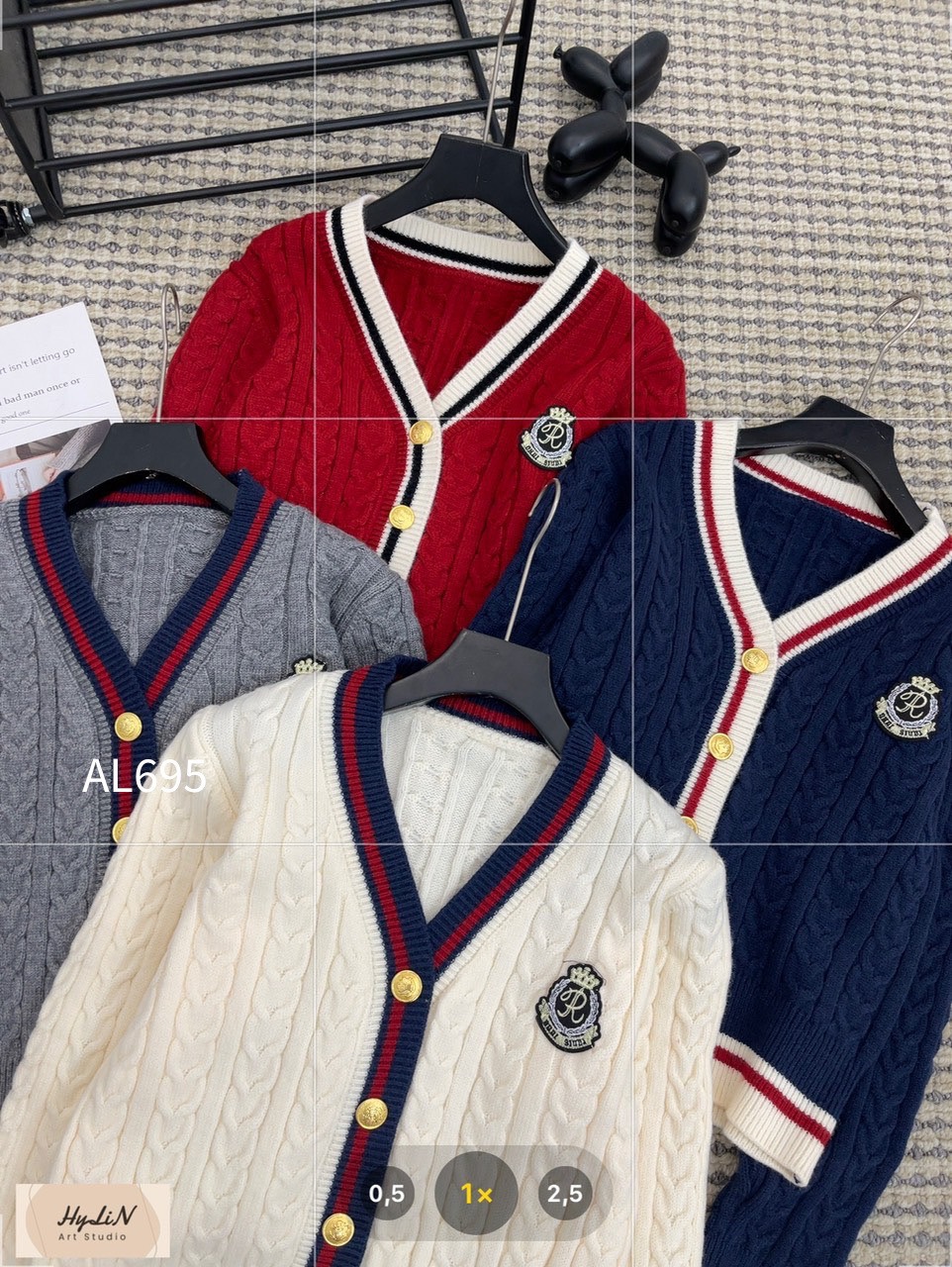 AL695 cardigan huy hiệu