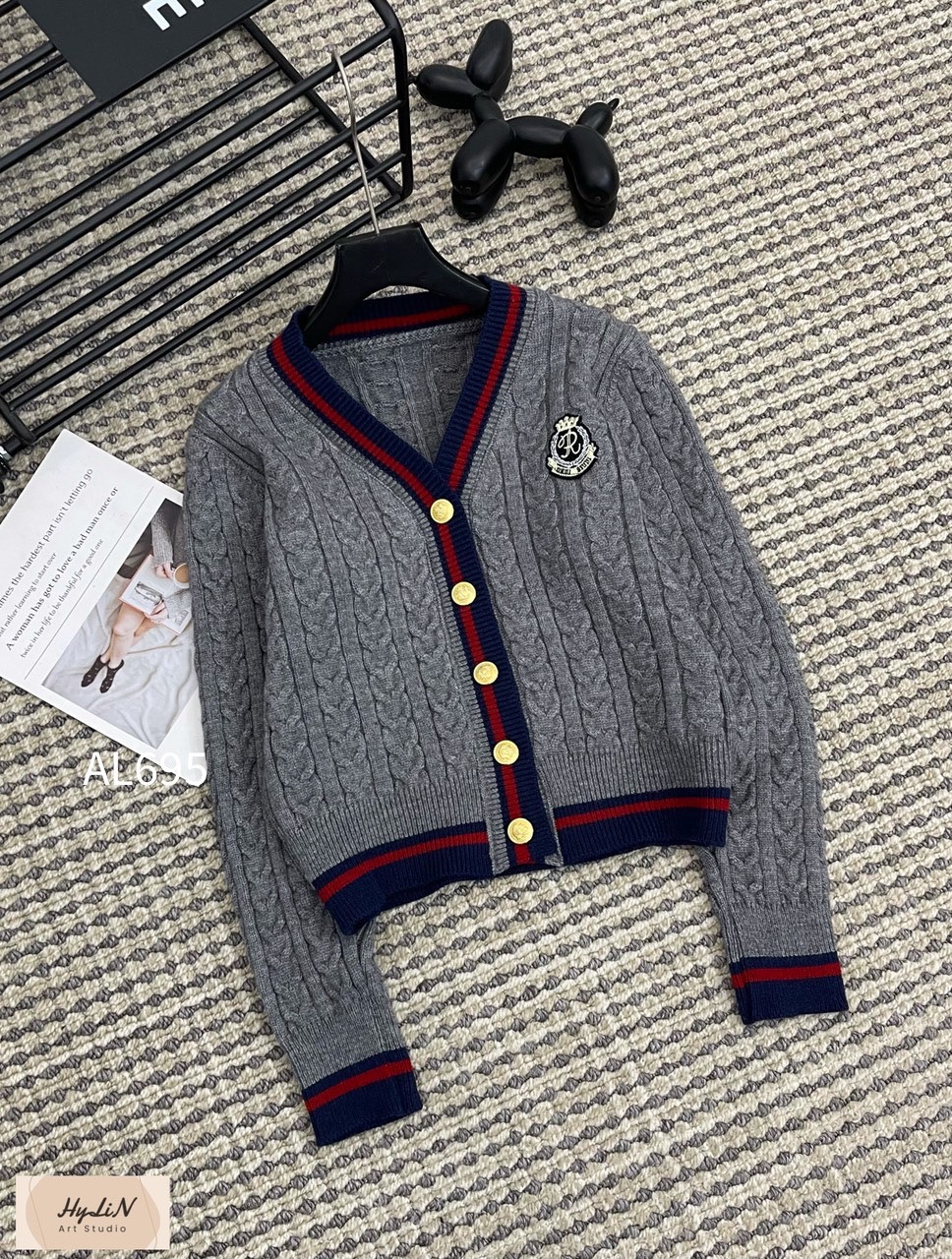 AL695 cardigan huy hiệu