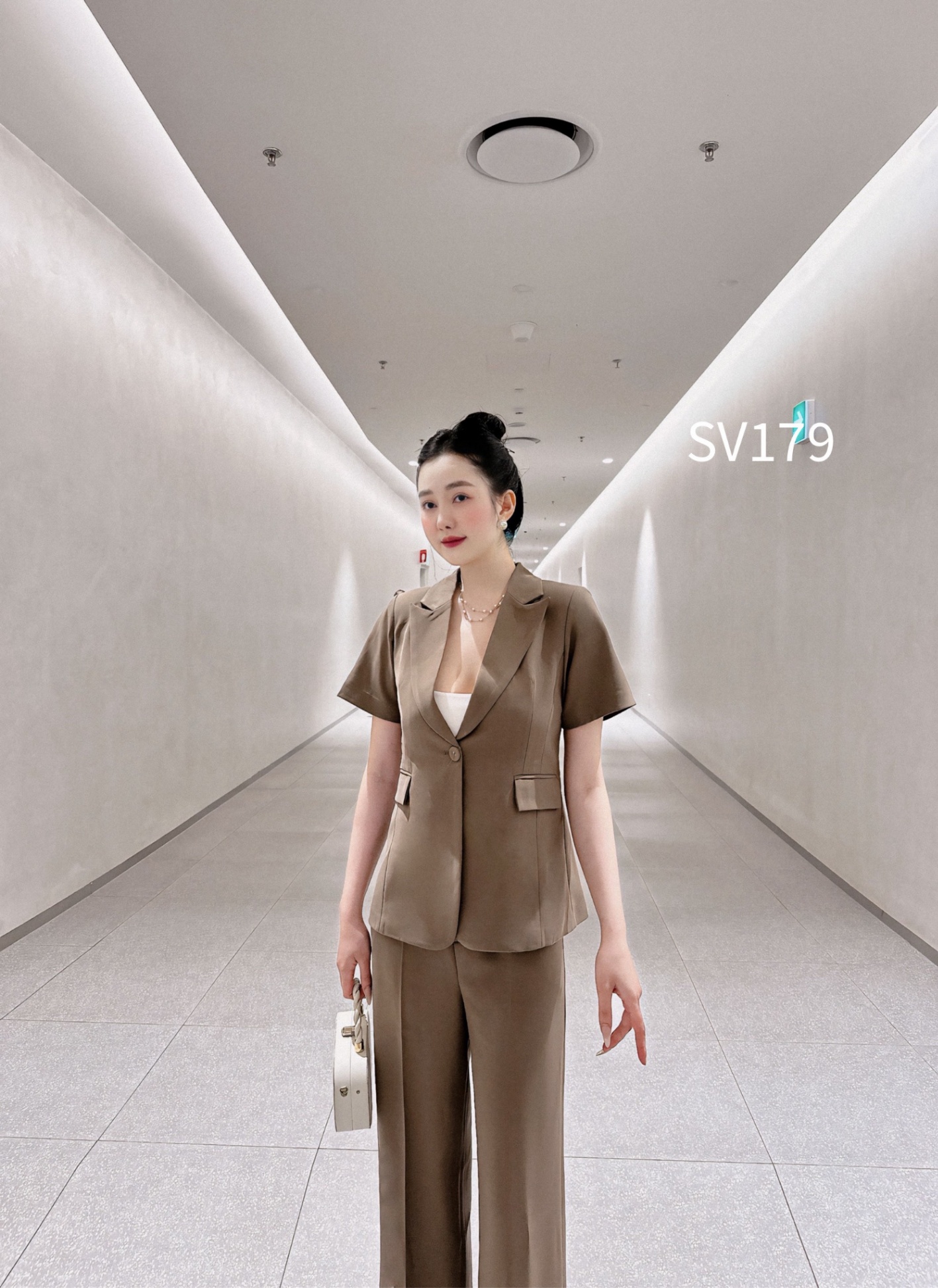 SV179 set vest cổ vếch quần xuông